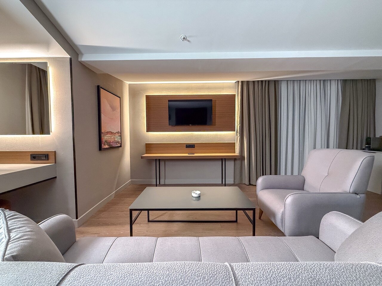 Corner Suite with Jacuzzi and Balcony