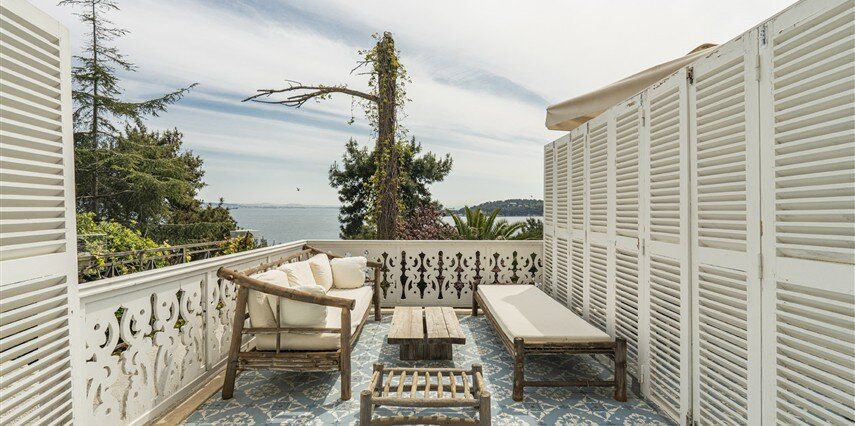 Offiousa Deluxe Deniz Manzaralı Balkonlu Oda