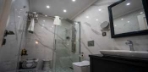 King Suit Pool Room Deniz Manzaralı Görseli