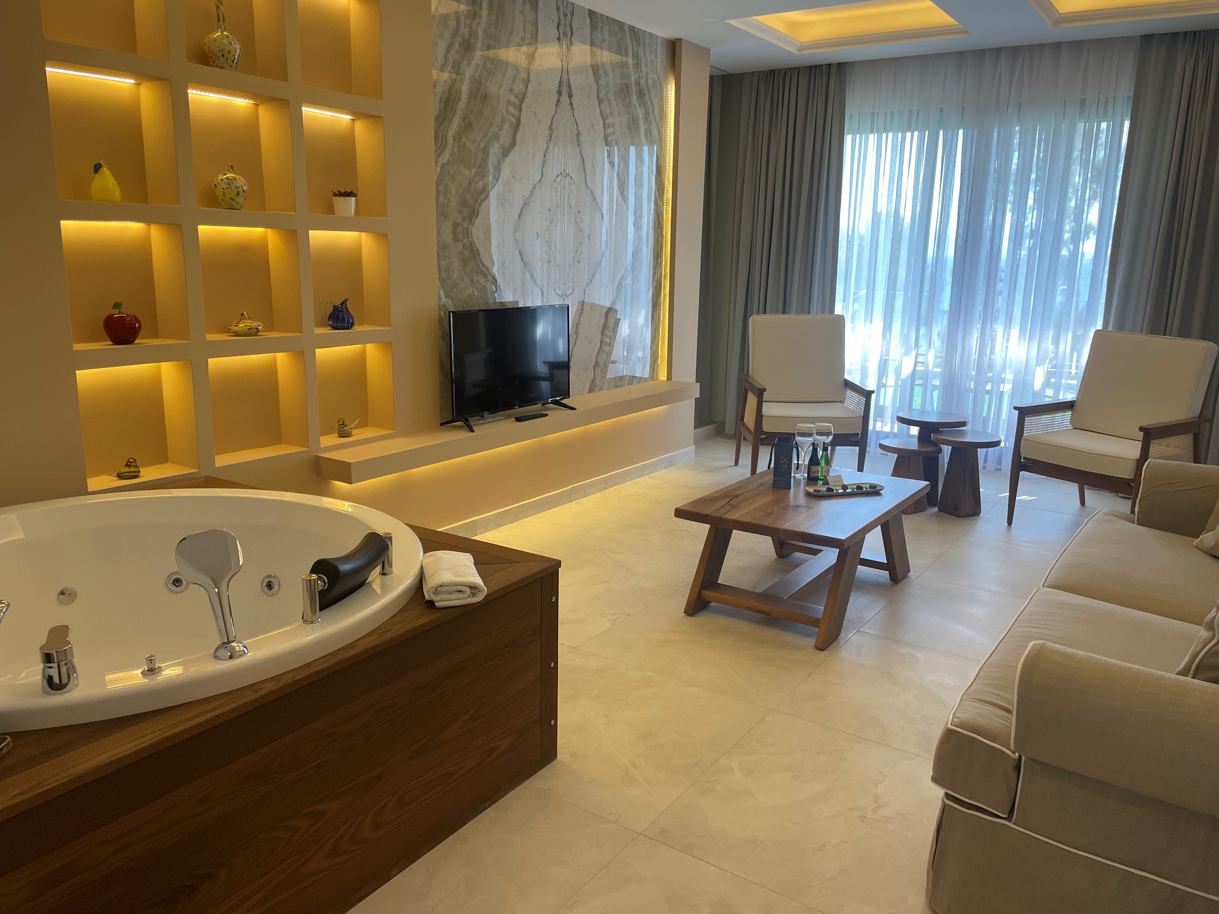 Suite Room (Jacuzzi)