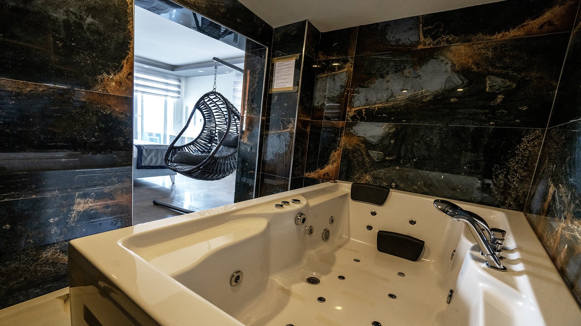 Mira Hotel