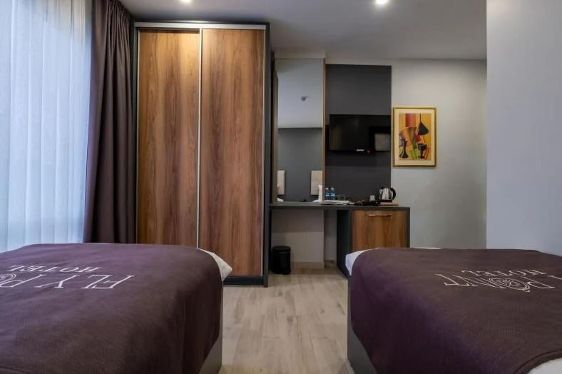 Fly Point Hotel · 10