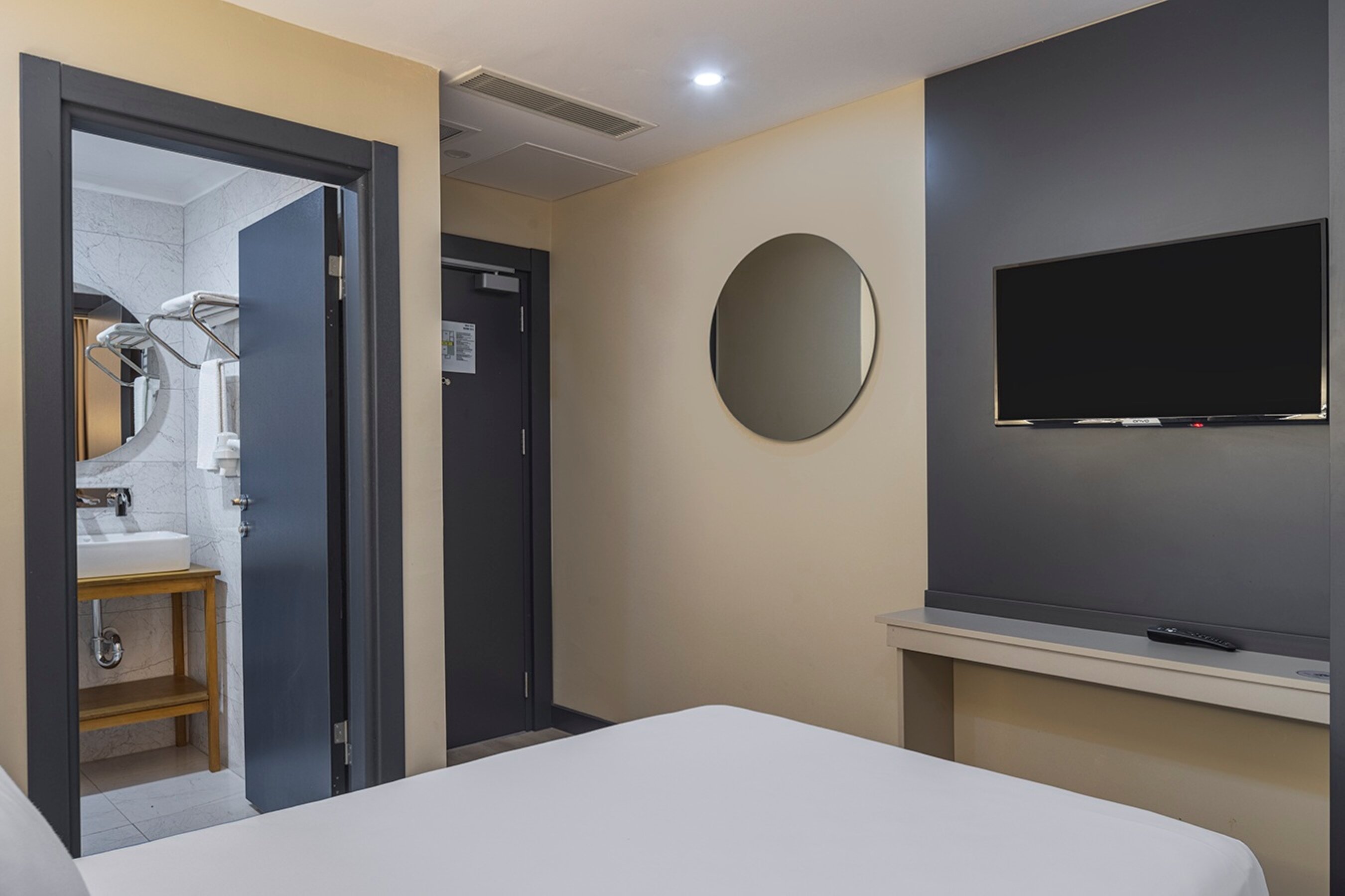 1 Single Standard Room