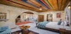Superior Courtyard Suite with Jacuzzi Görseli