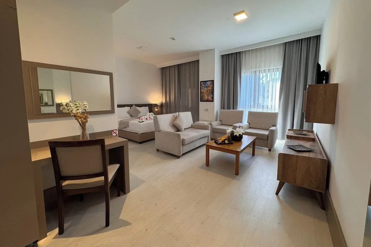 Deluxe Suite Room Side Sea View