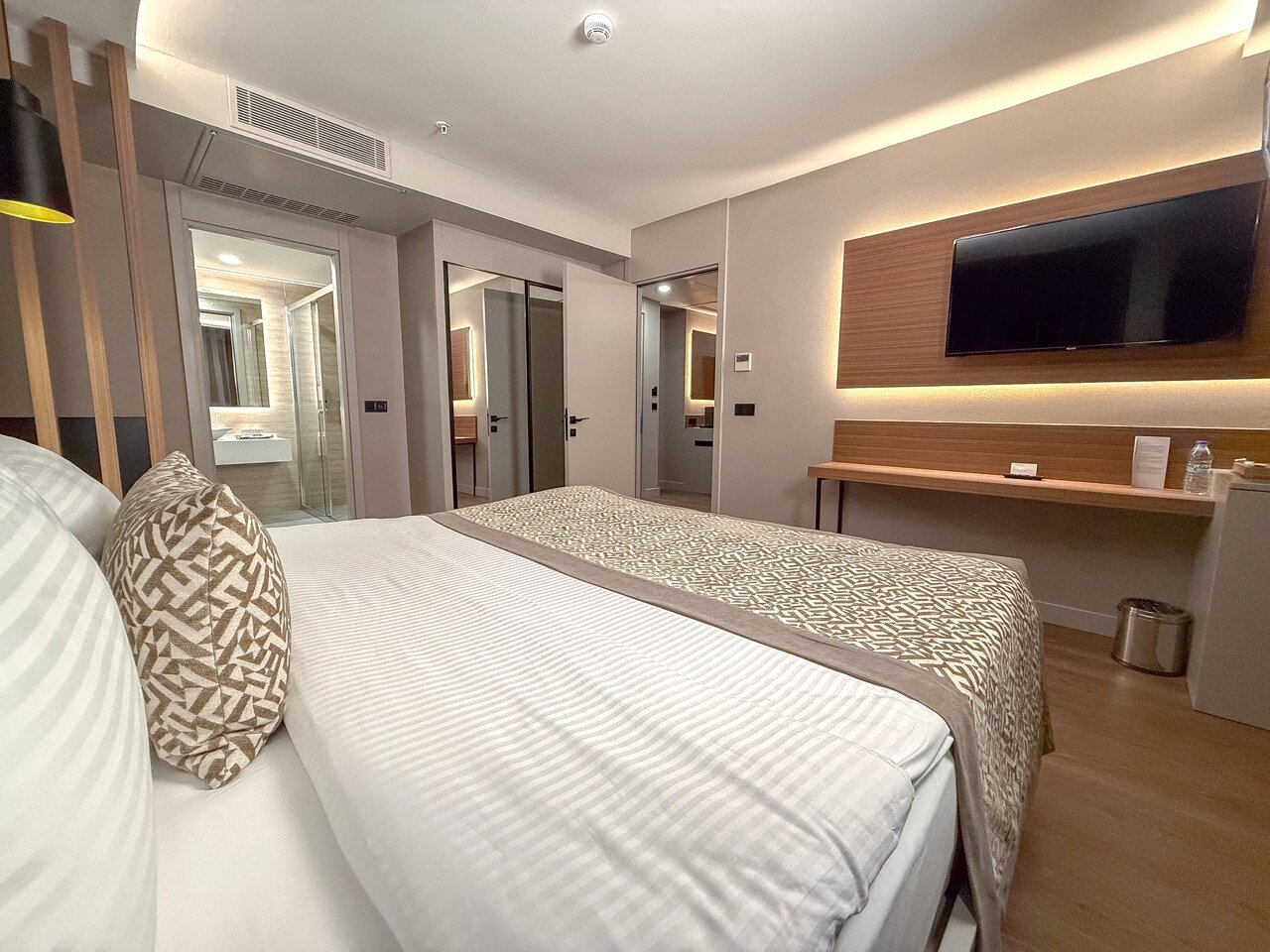 Junior Corner Suite