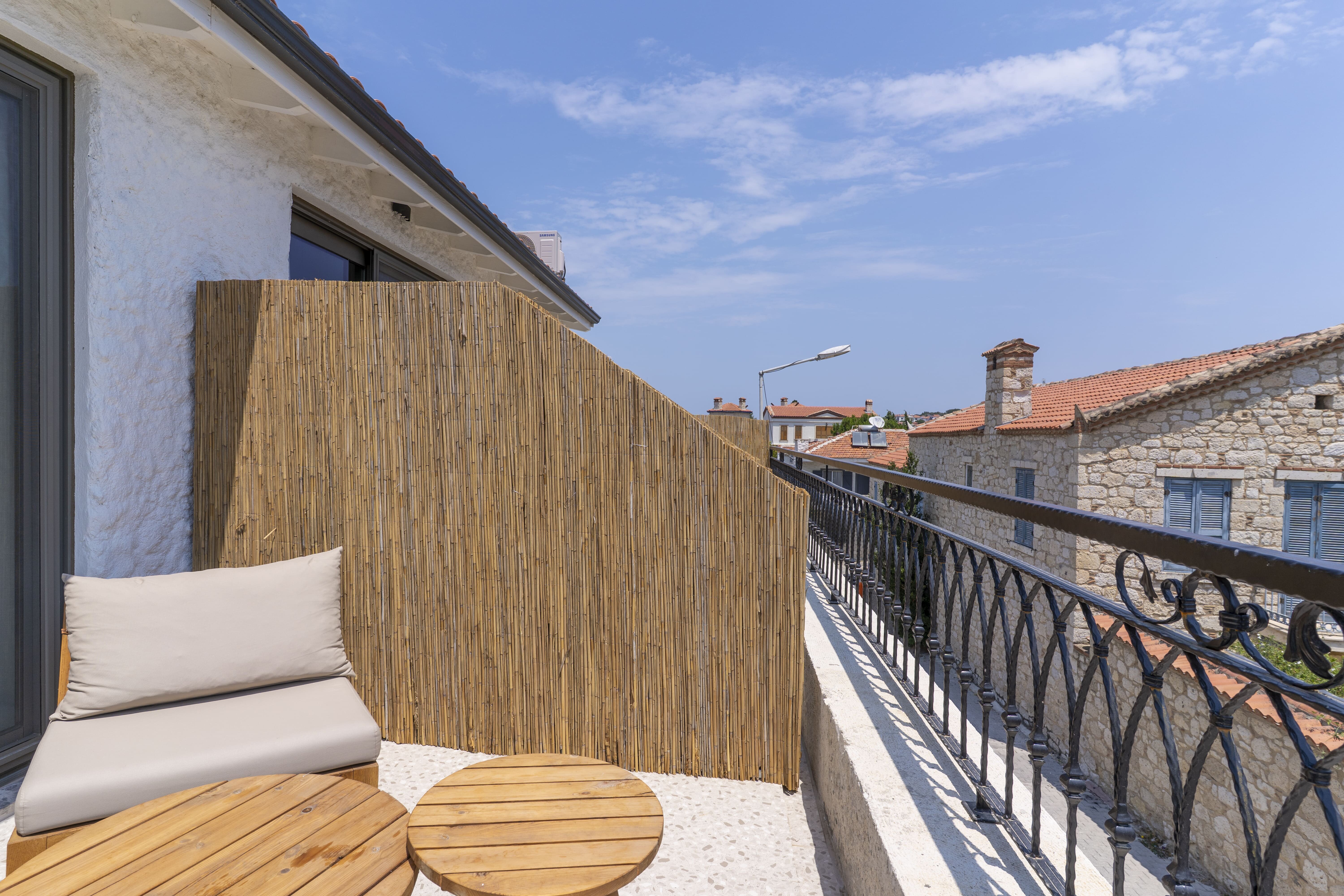 Naro Suites 3