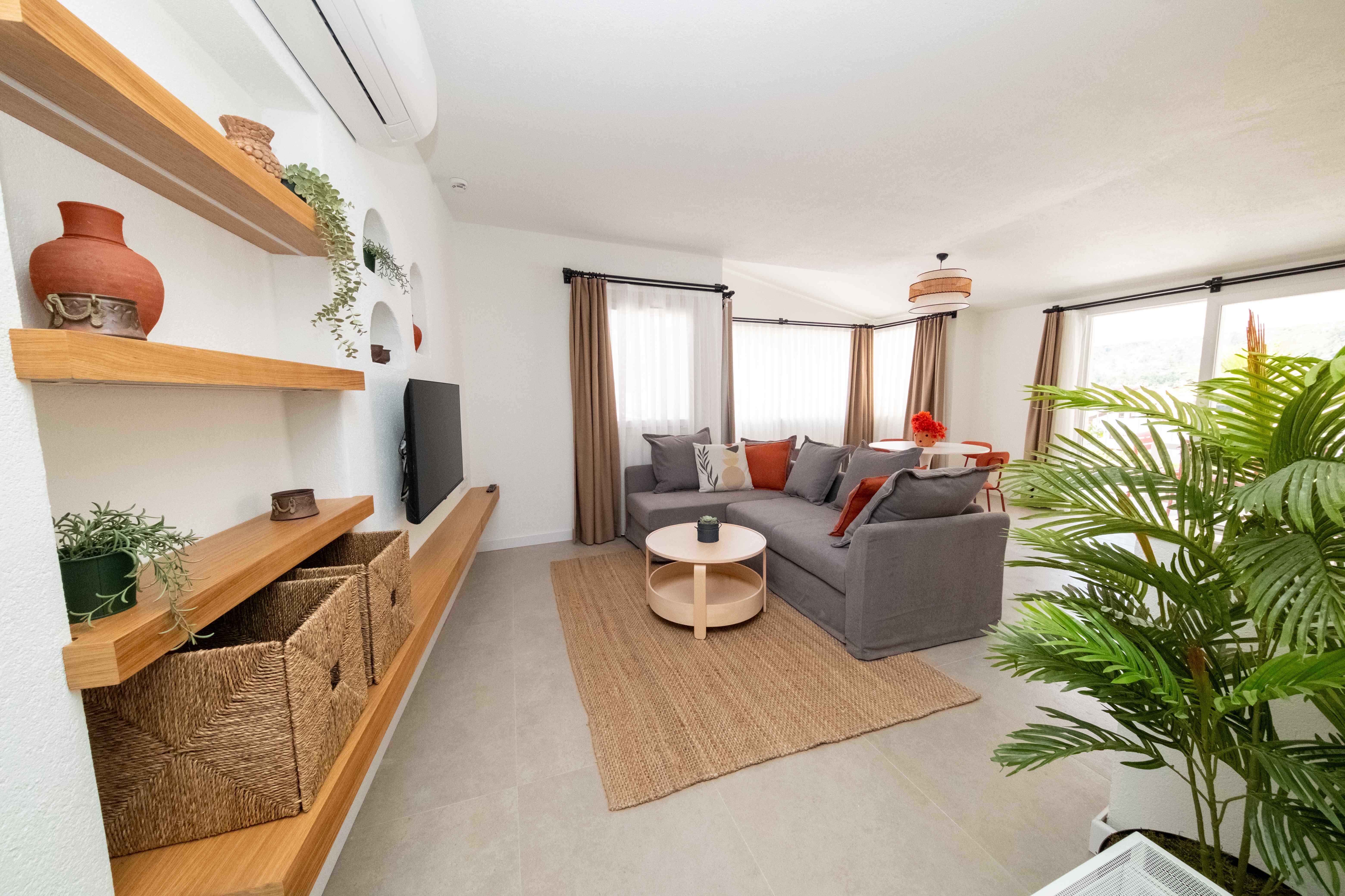Havuz Manzaralı 2+1 Deluxe Queen Suite