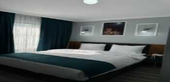 Asgard Hotel · 40