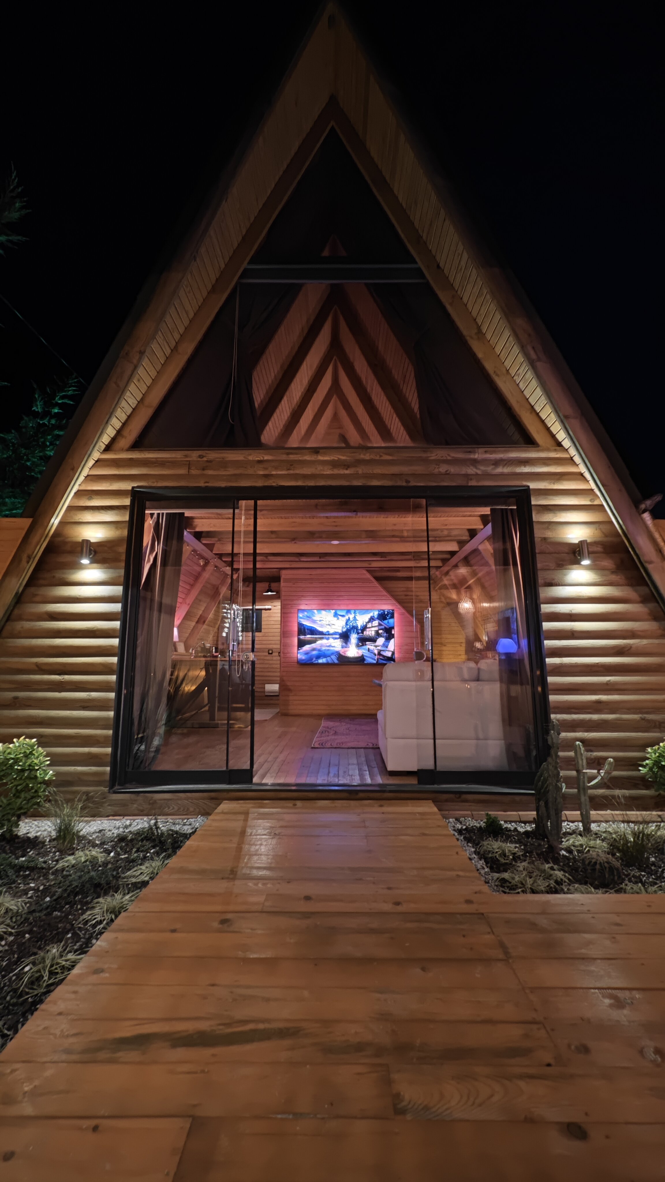 Jakuzili Deluxe Bungalov