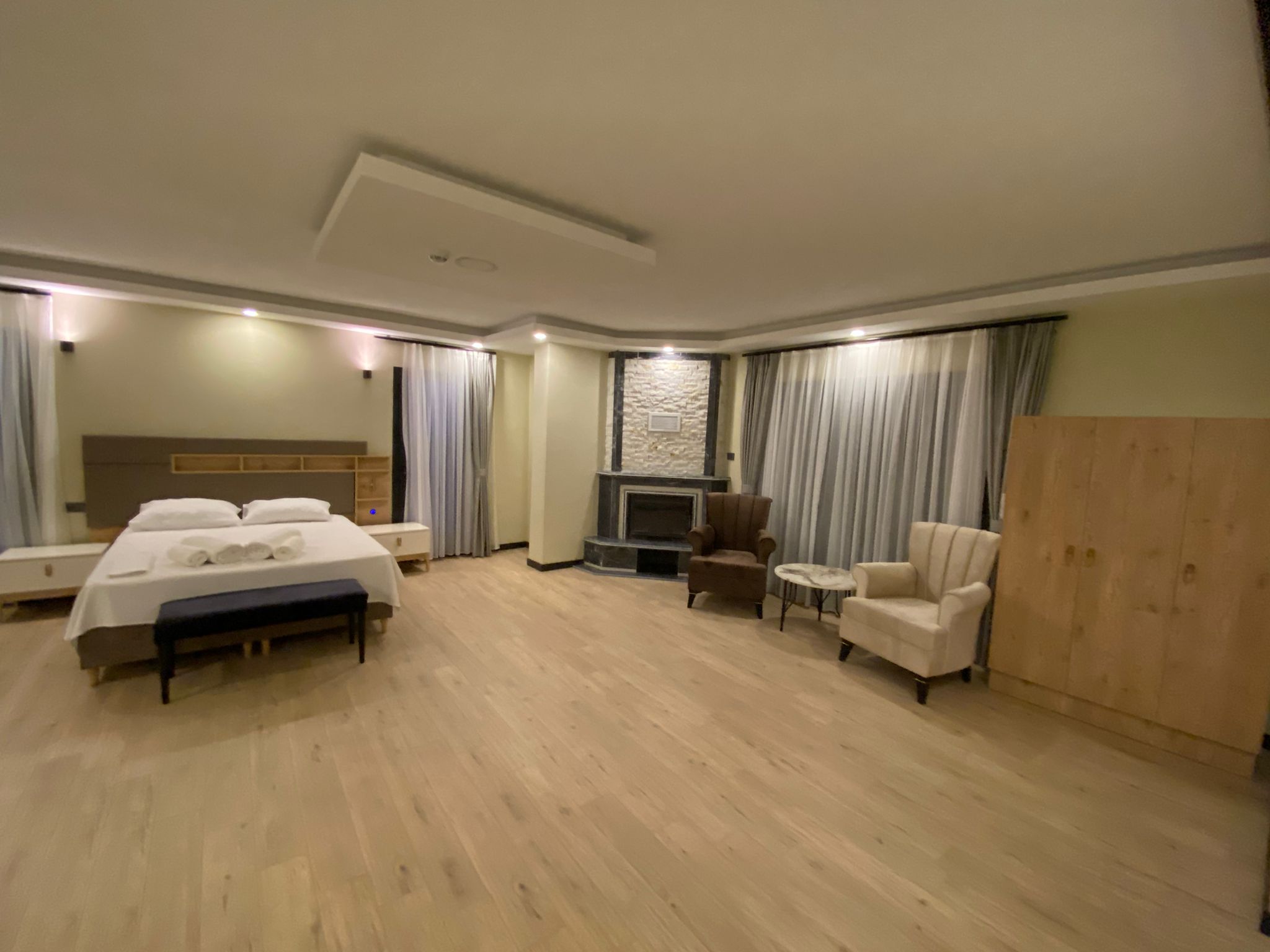 Suite Room (Balcony, Jacuzzi)