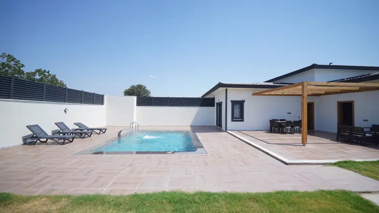 Havuzlu Suit Villa