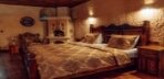 Deluxe Cave Room Görseli