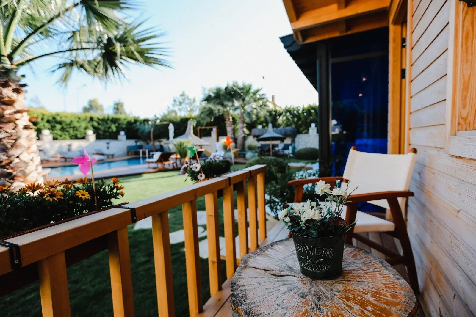 Bungalow Oda, Havuz ve Bahçe Manzaralı