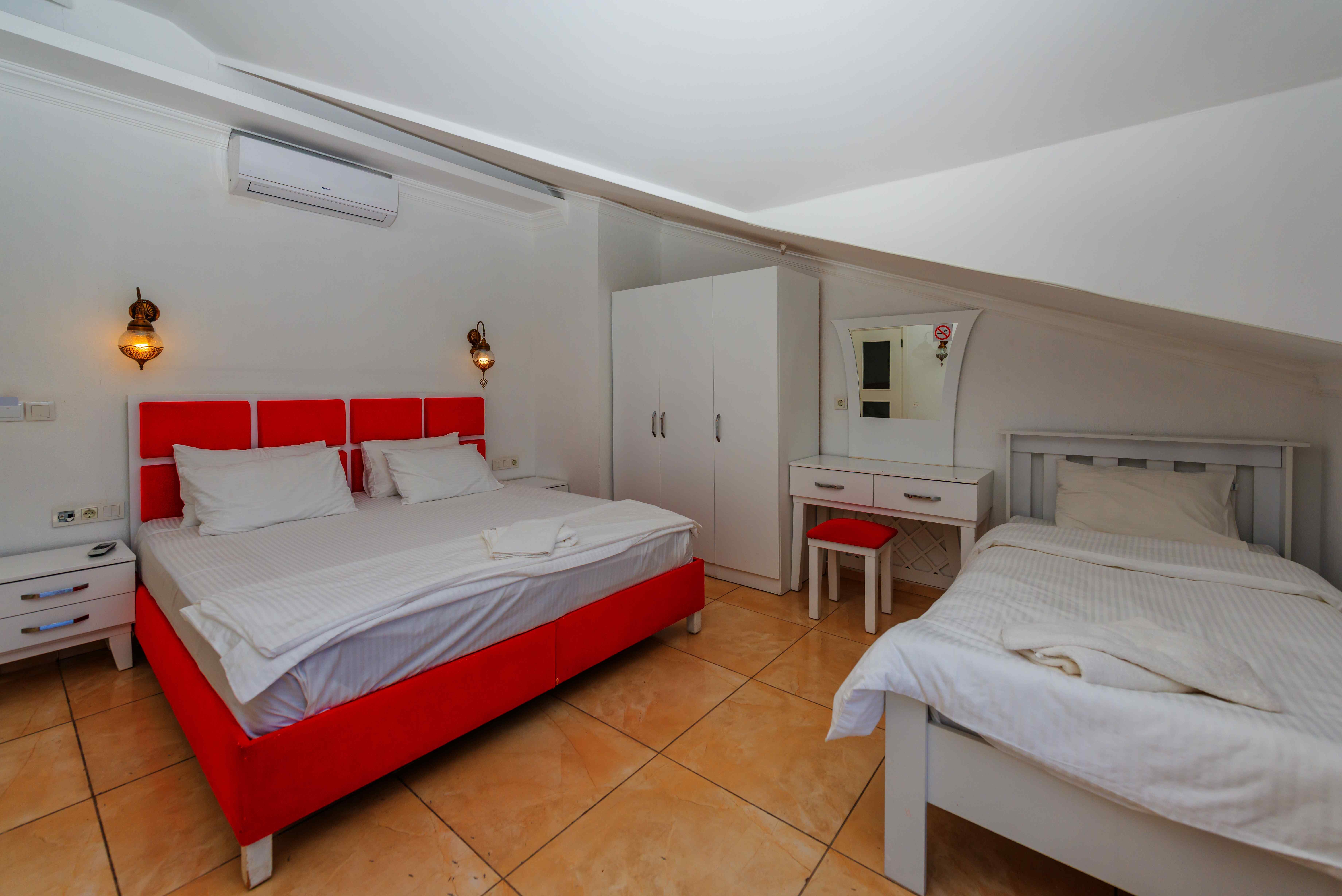 Honeymoon Suite with Jacuzzi and Terrace