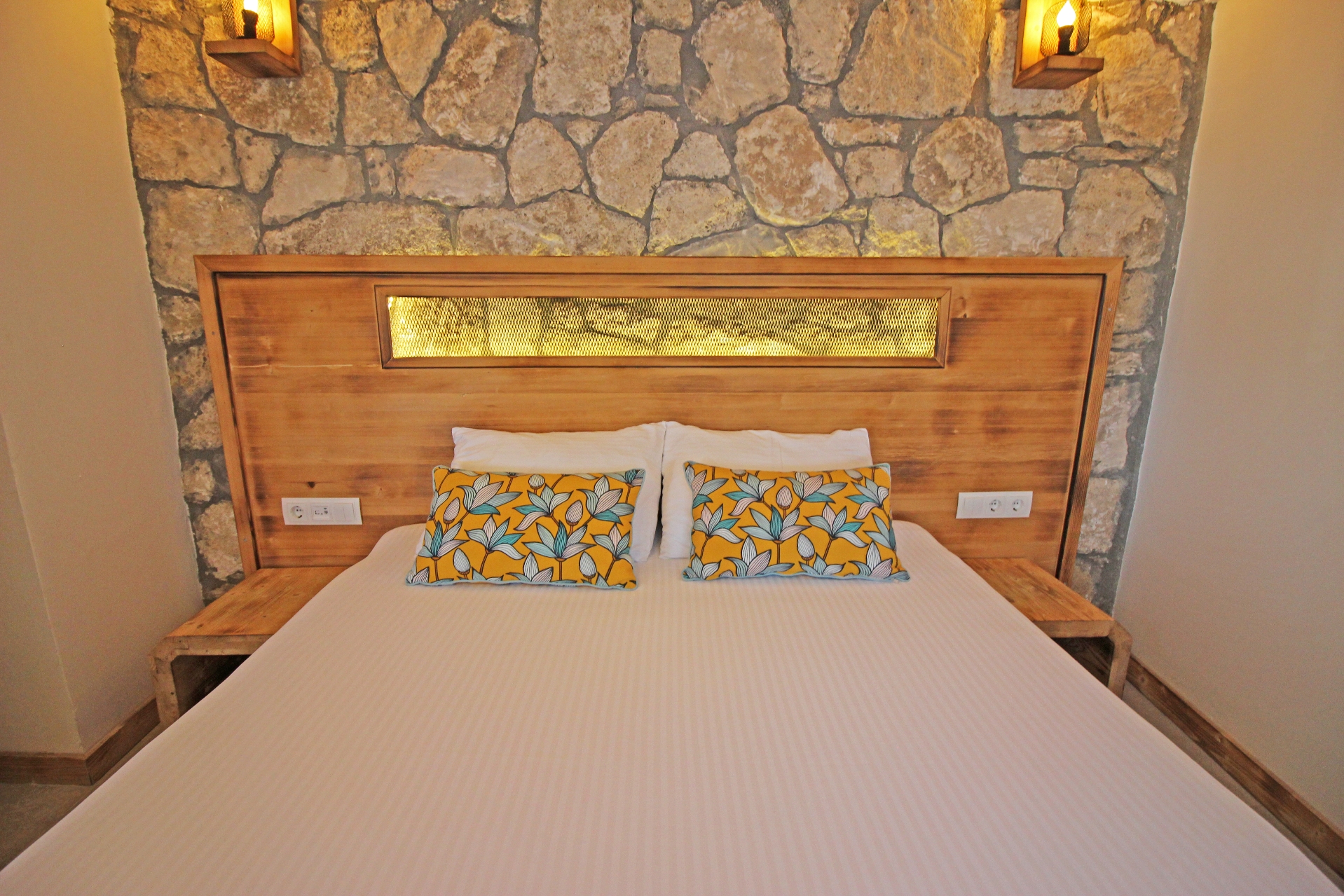 Standard Room, Viewless