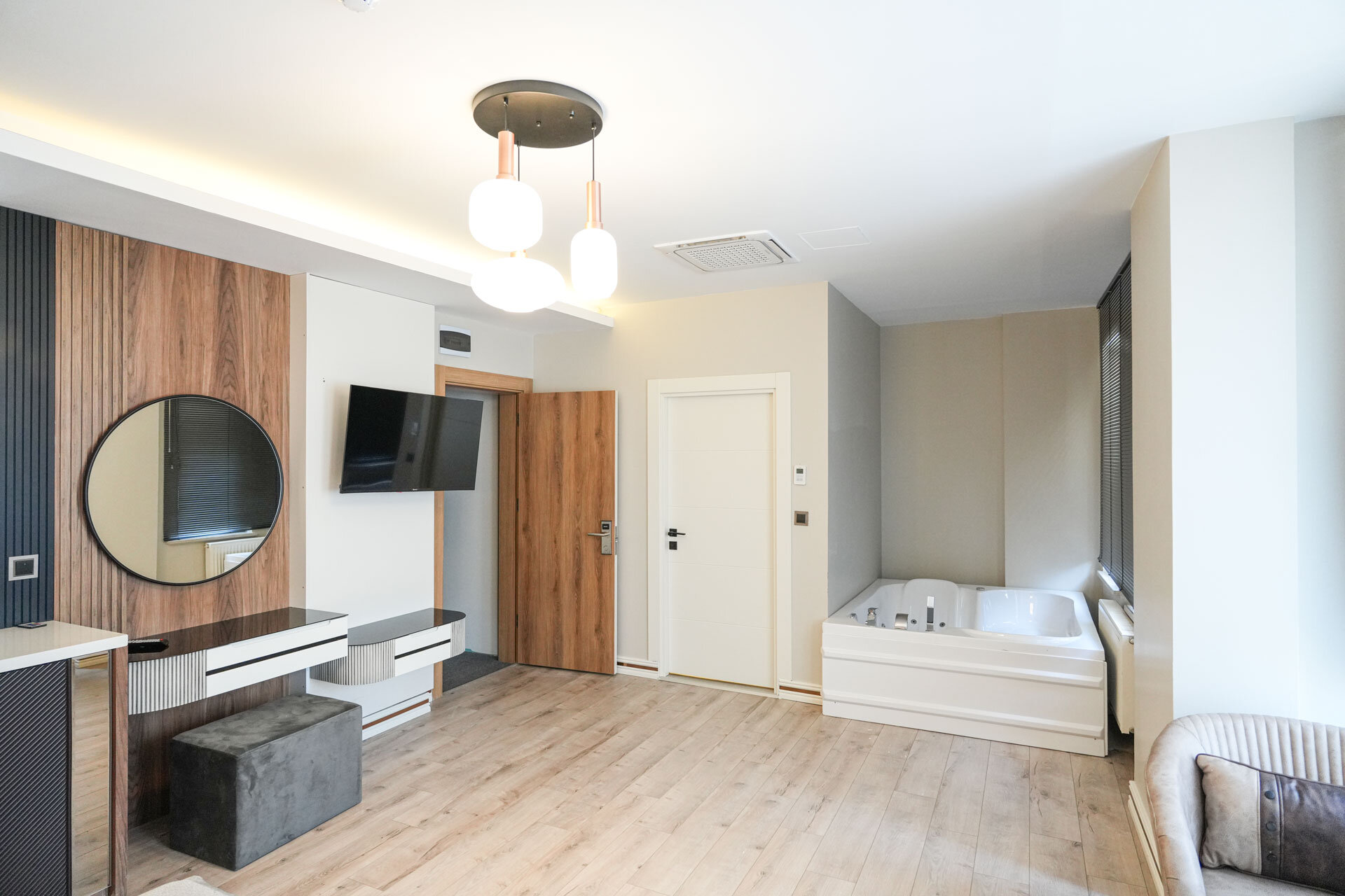Suit Room