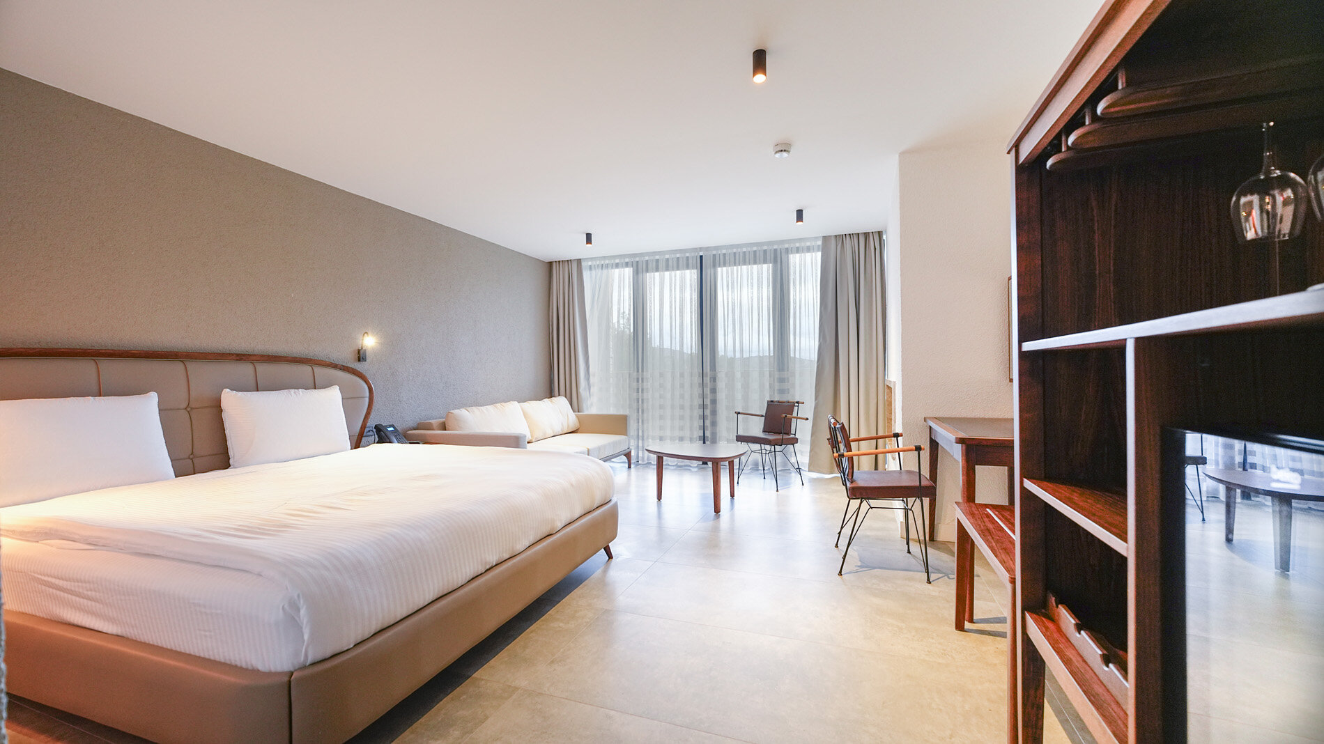 Deluxe King Room
