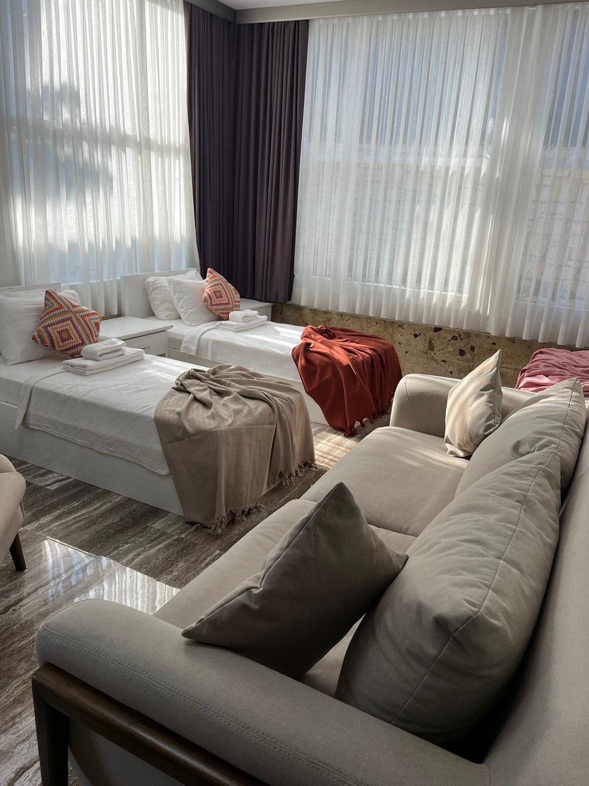 Aile Suite