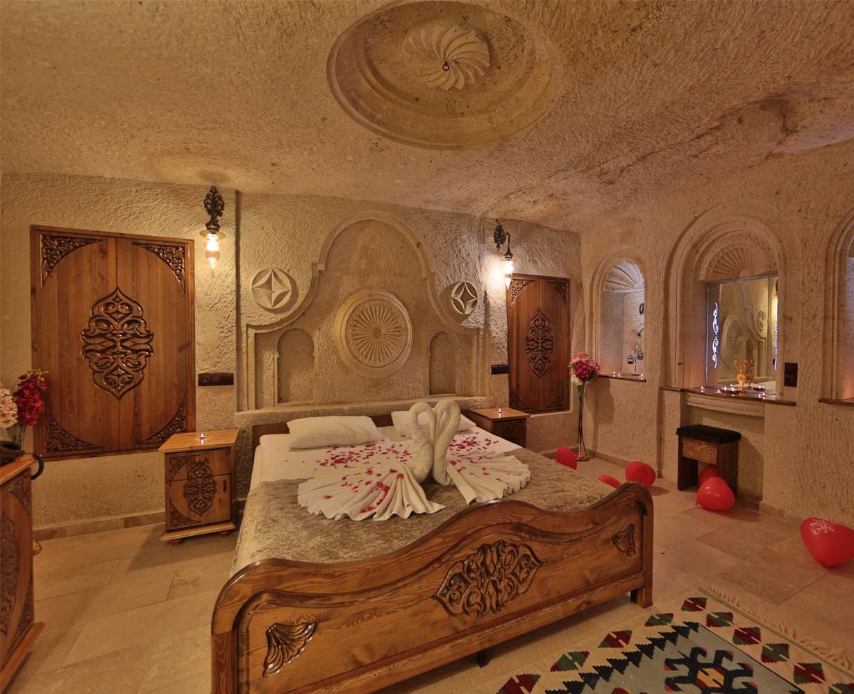 Deluxe Cave Room