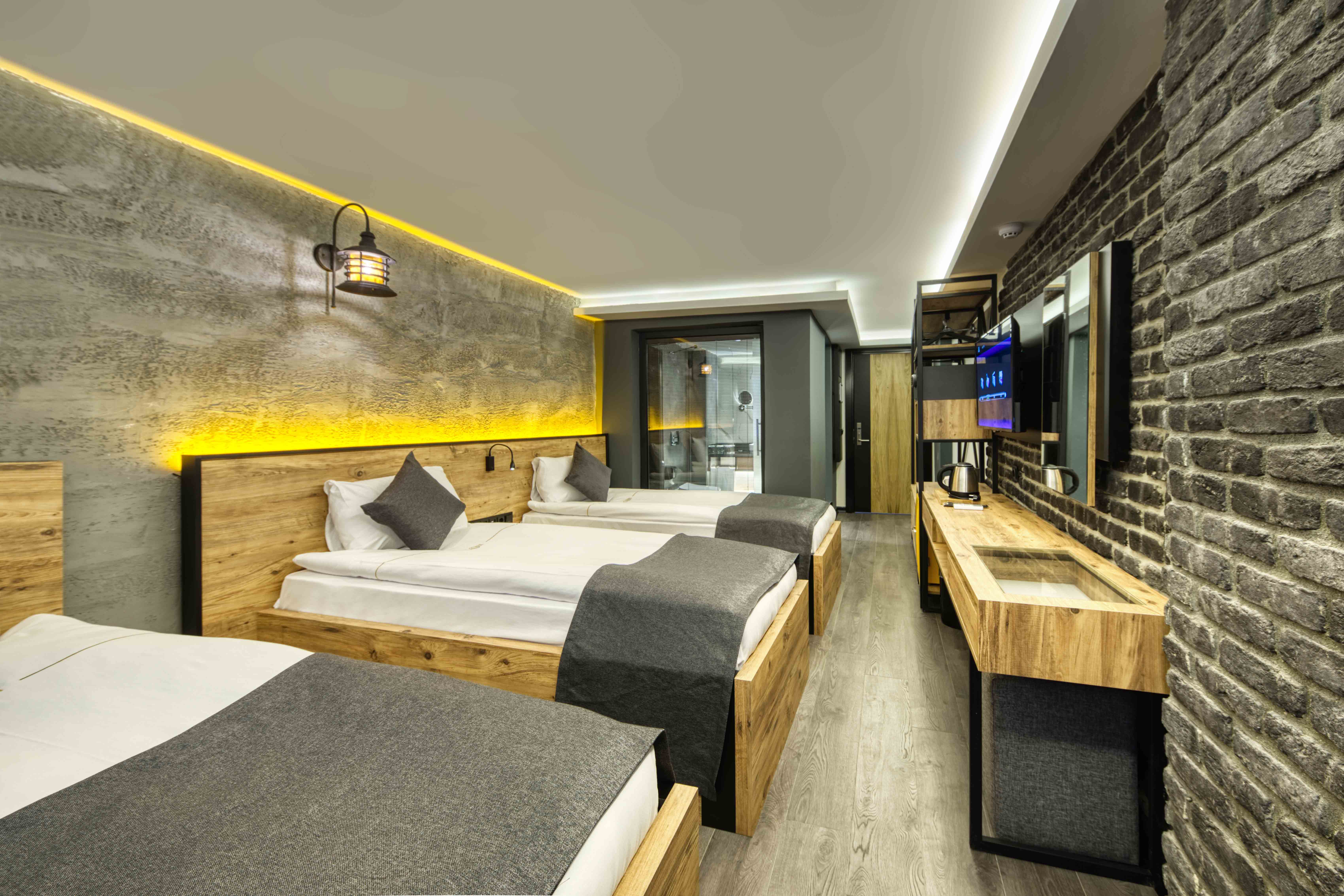 Deluxe Room (3 Person)