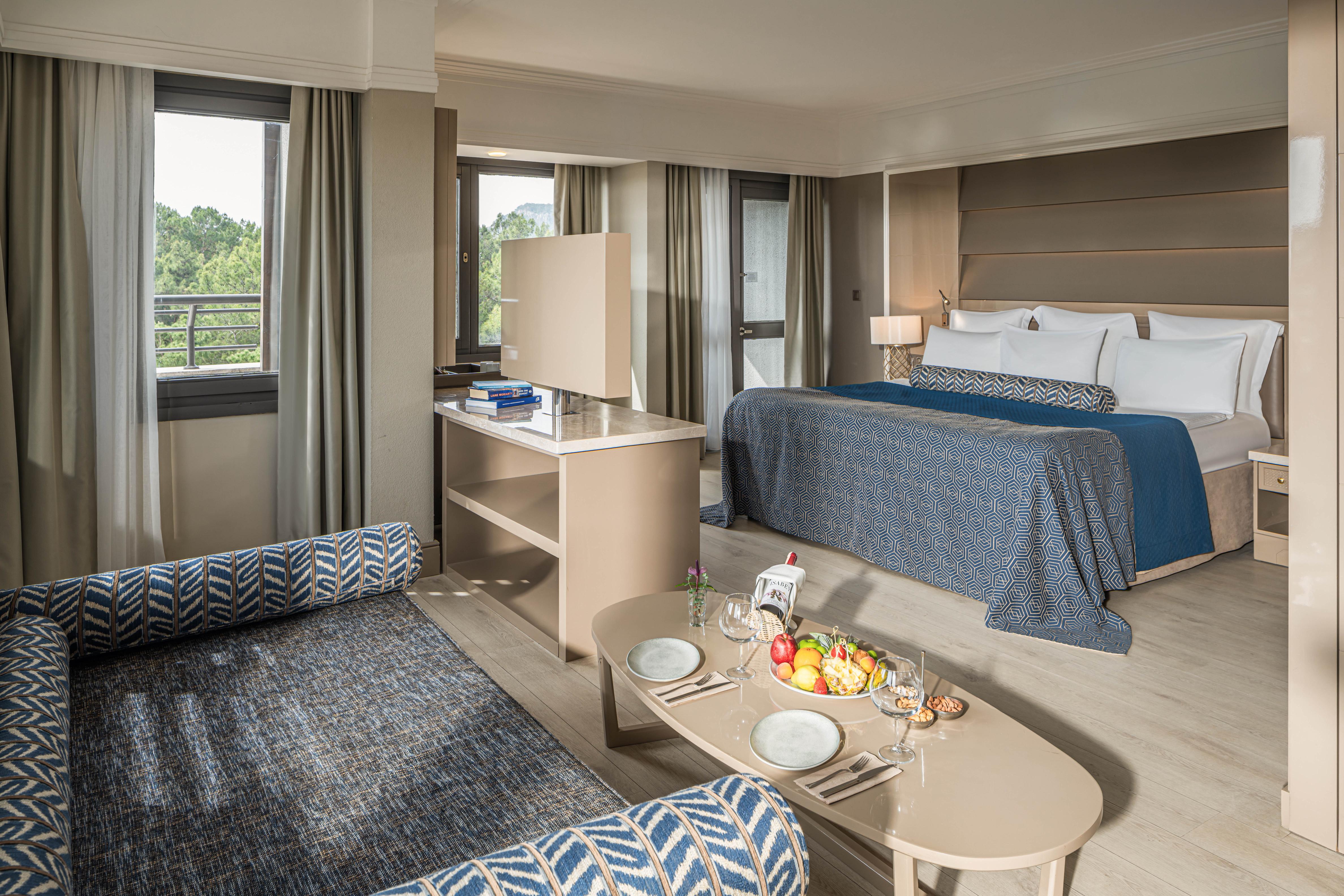 Junior Suit Teras Oda, Kara Manzaralı (Teraslı)