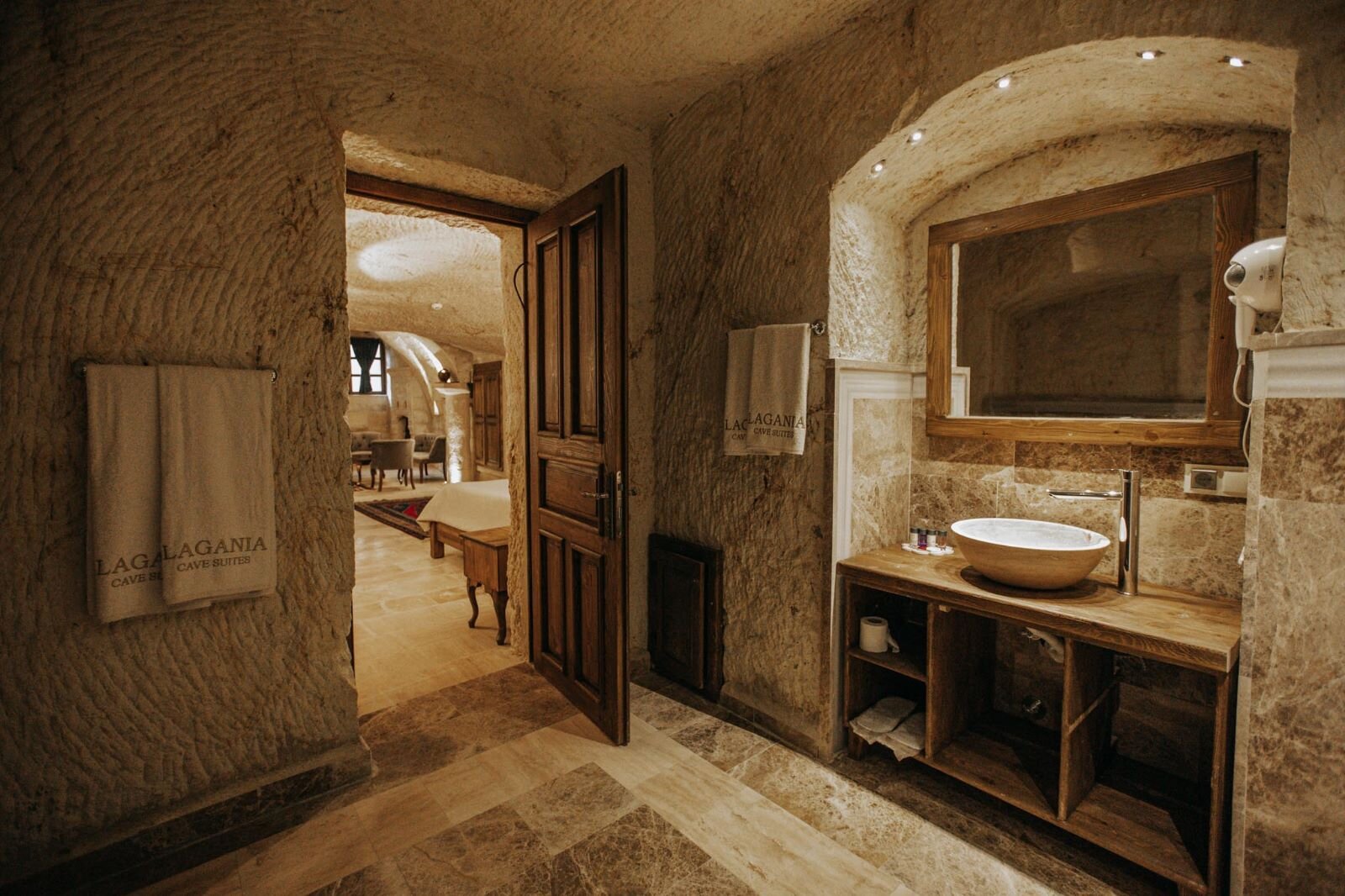 King Cave Room