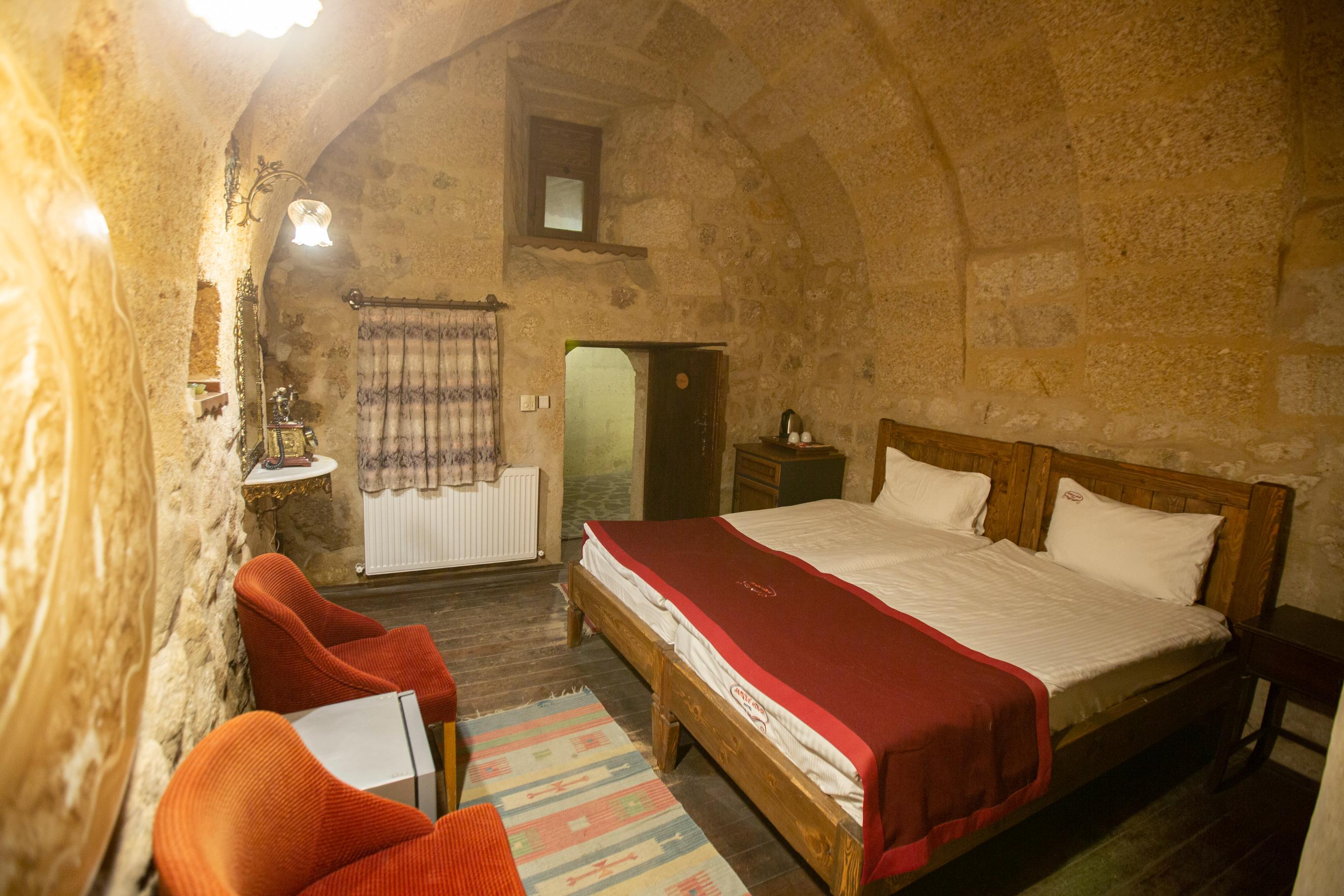 Antique House Hotel & Restaurant