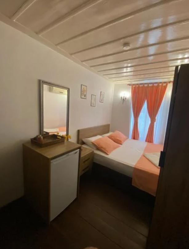 Standart Oda, Kara Manzaralı