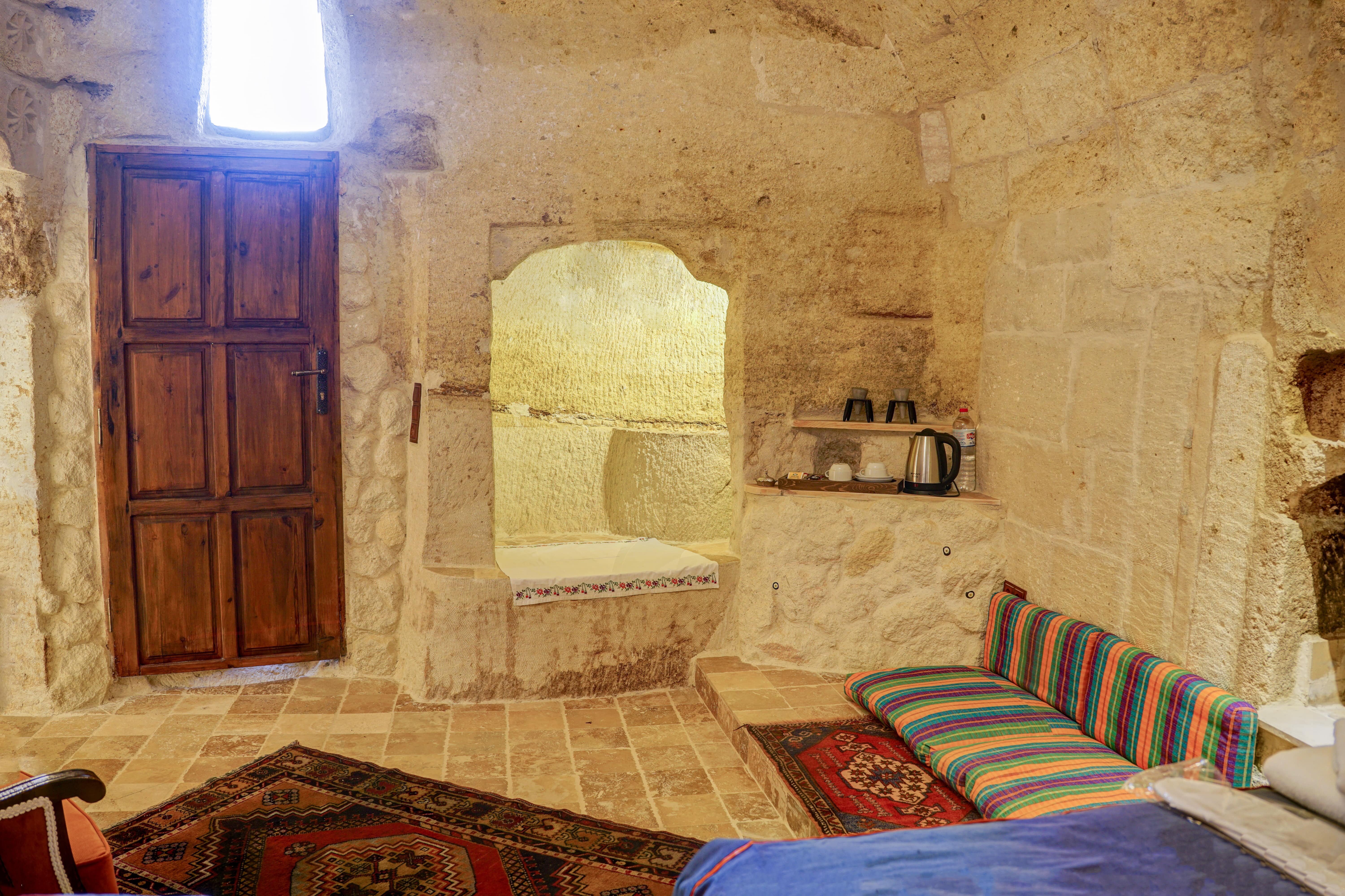 102 Cemece Arch Stone Room