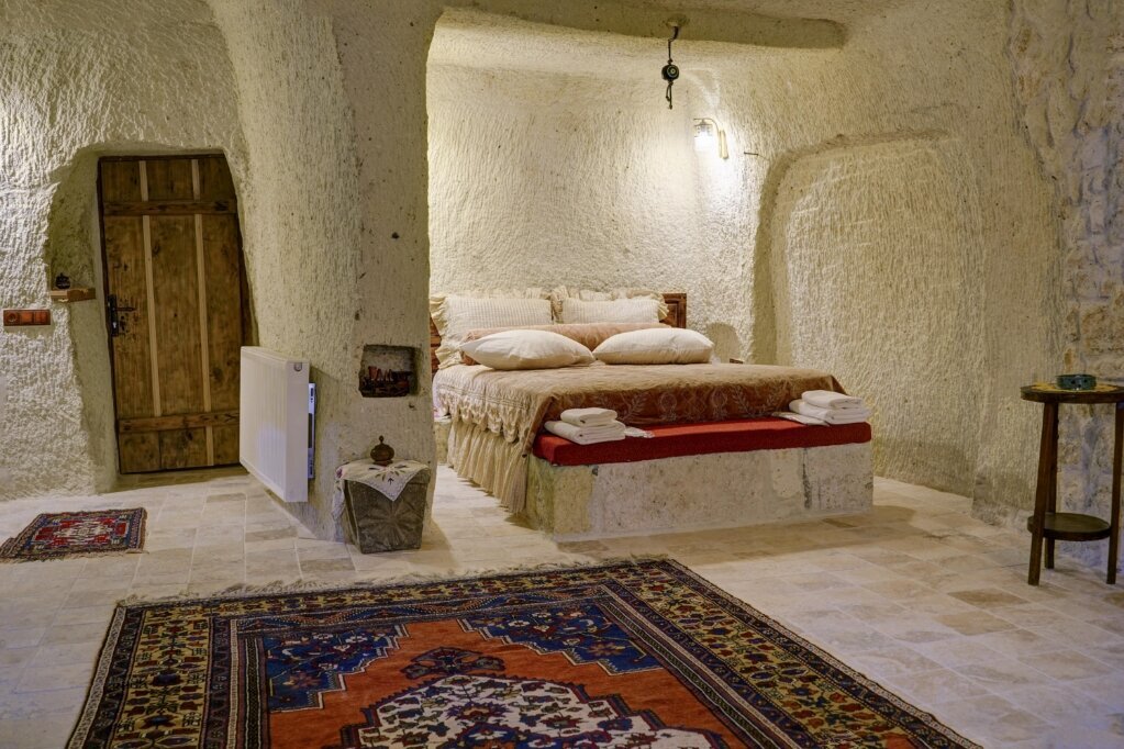 108 Melida Dubleks Cave Room