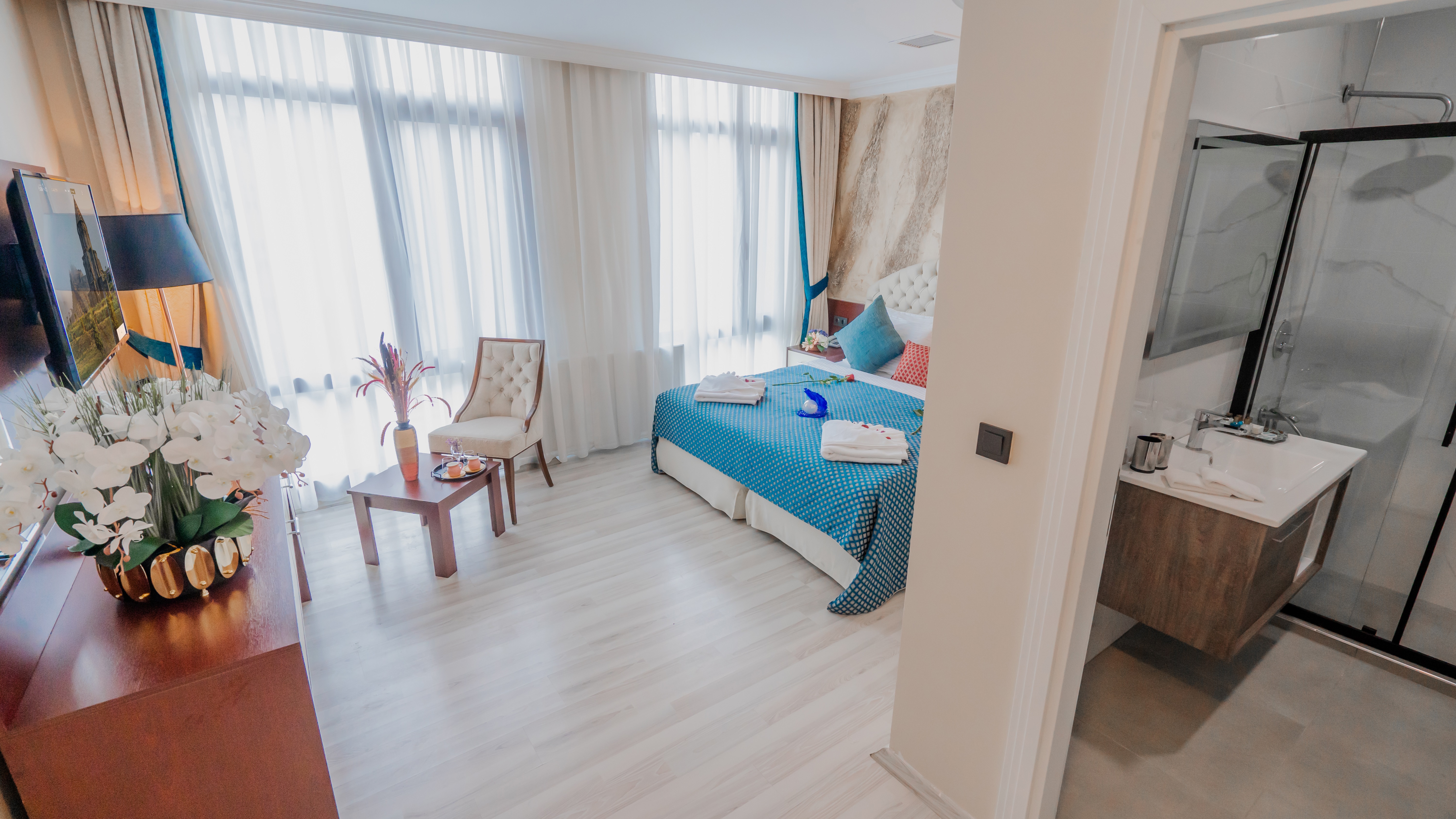 Grand Ani Hotel