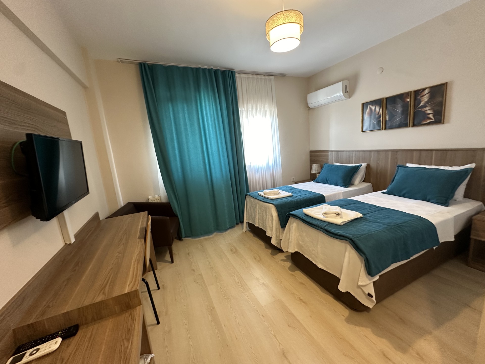 Has Balcony Room (Balcony)