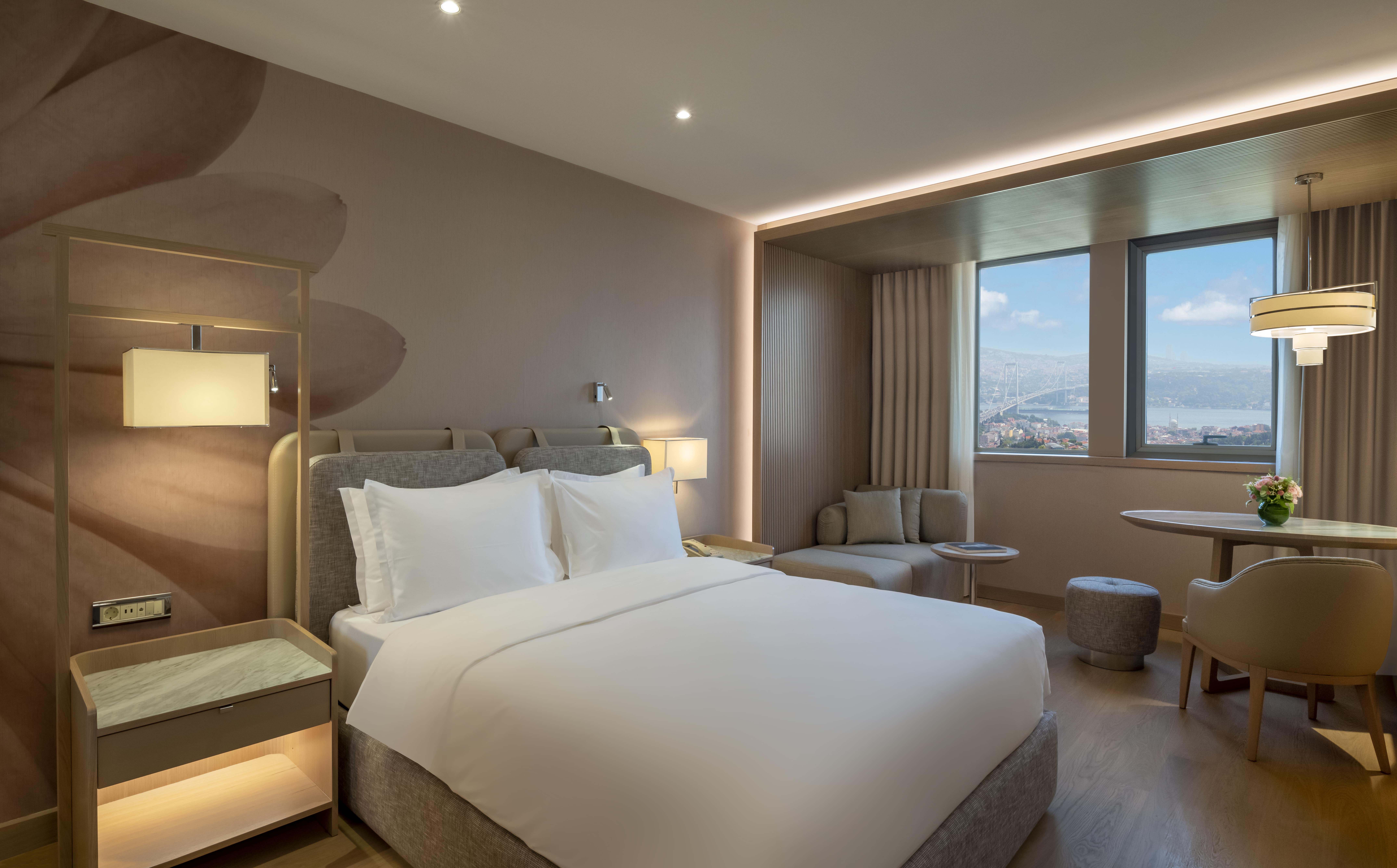 Mövenpick Hotel İstanbul Bosphorus Deluxe Room with Bosphorus View