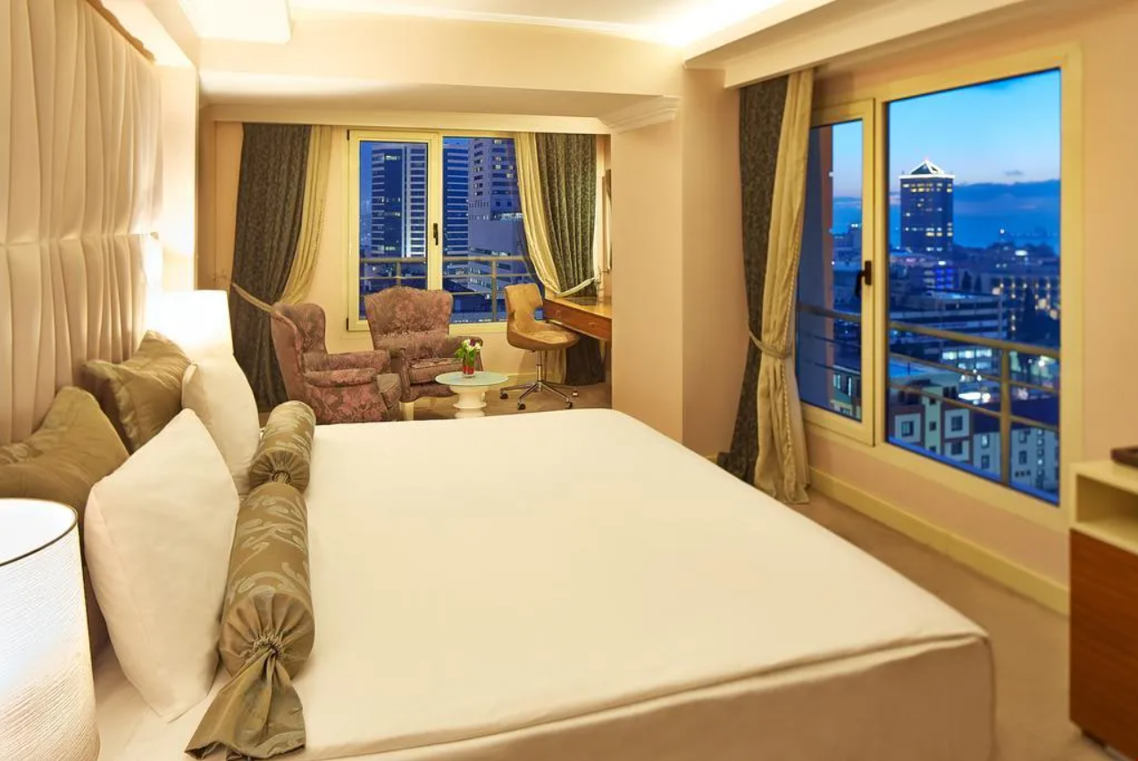 Doubletree by Hilton İzmir Hotel Deluxe Room Sea View