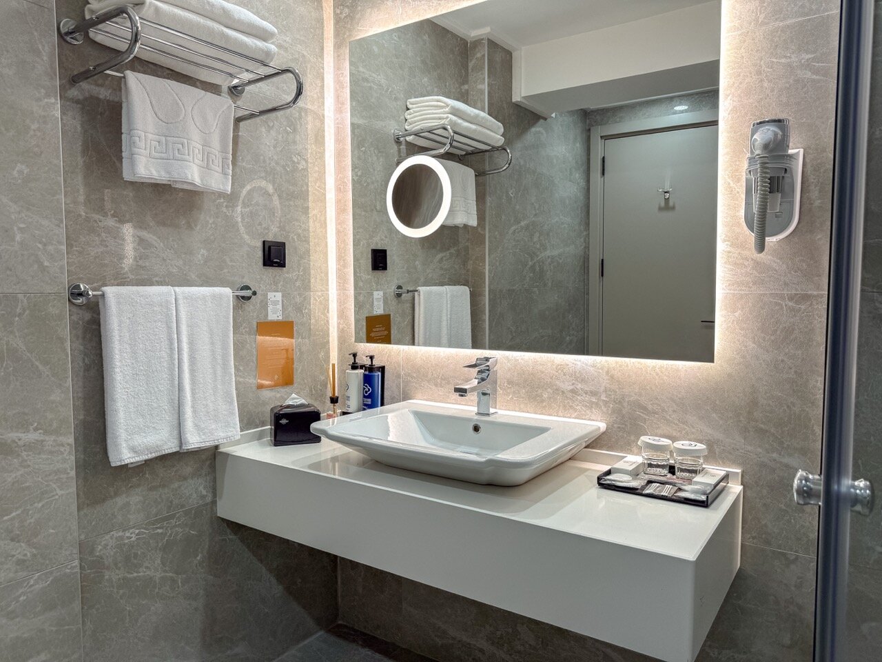Corner Suite with Jacuzzi and Balcony