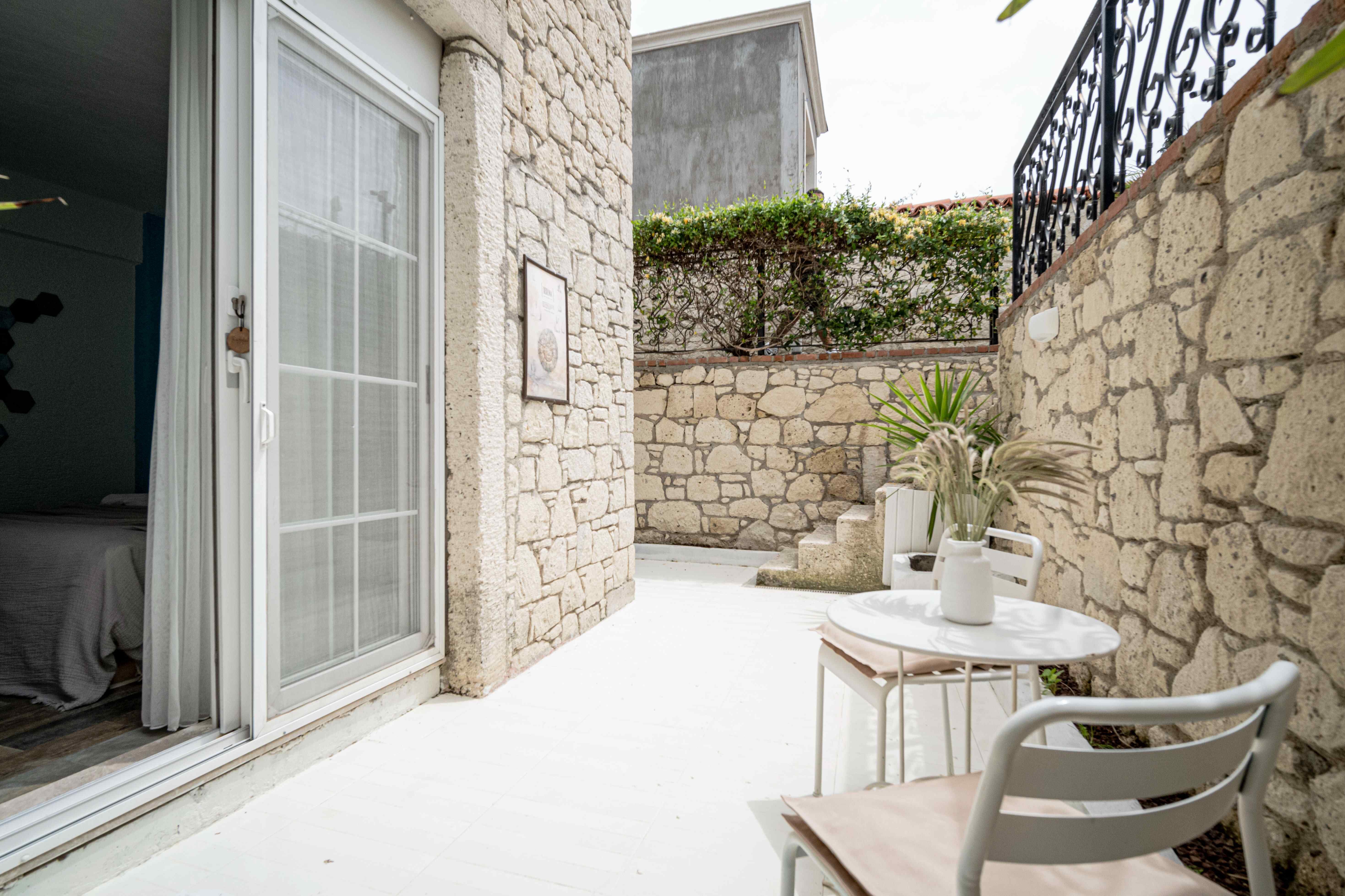 Sandal Alaçatı (+12 Adult Only) · 8