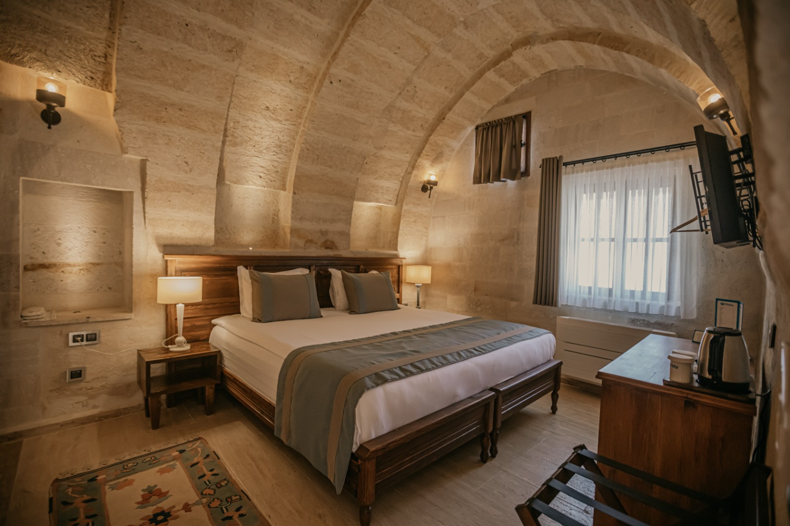 Misty Cave Hotel