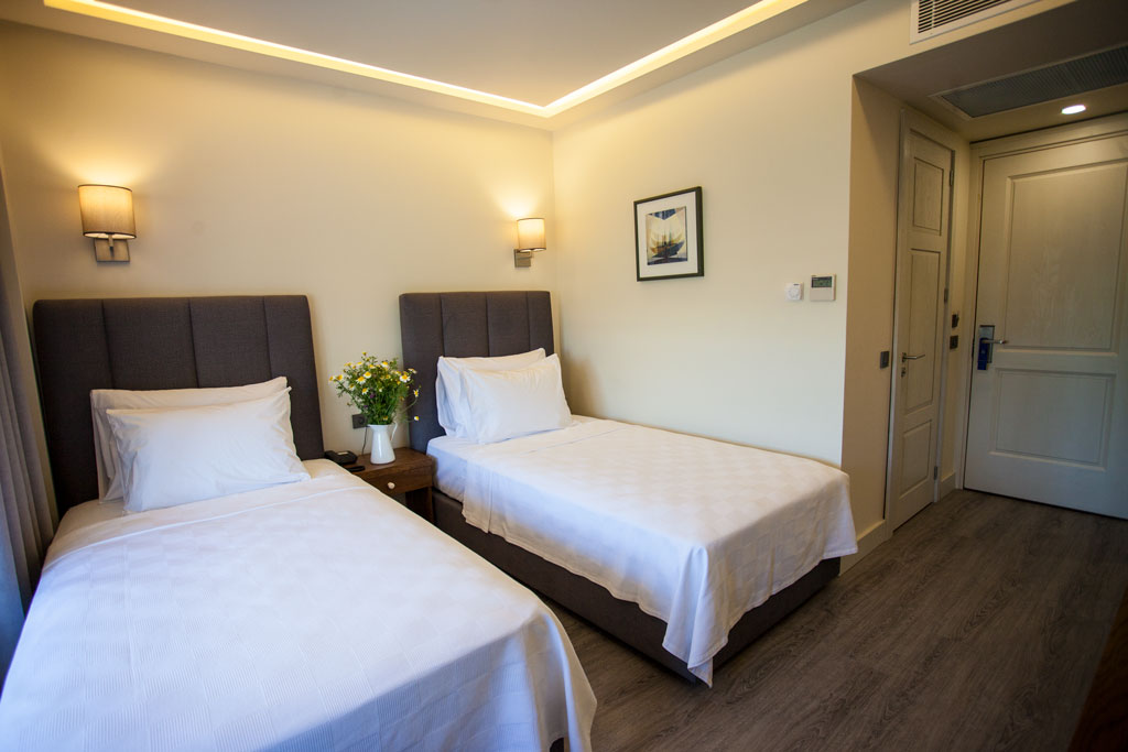 Casa Luna Hotel İki Ayrı Yataklı Fransız Balkonlu Oda