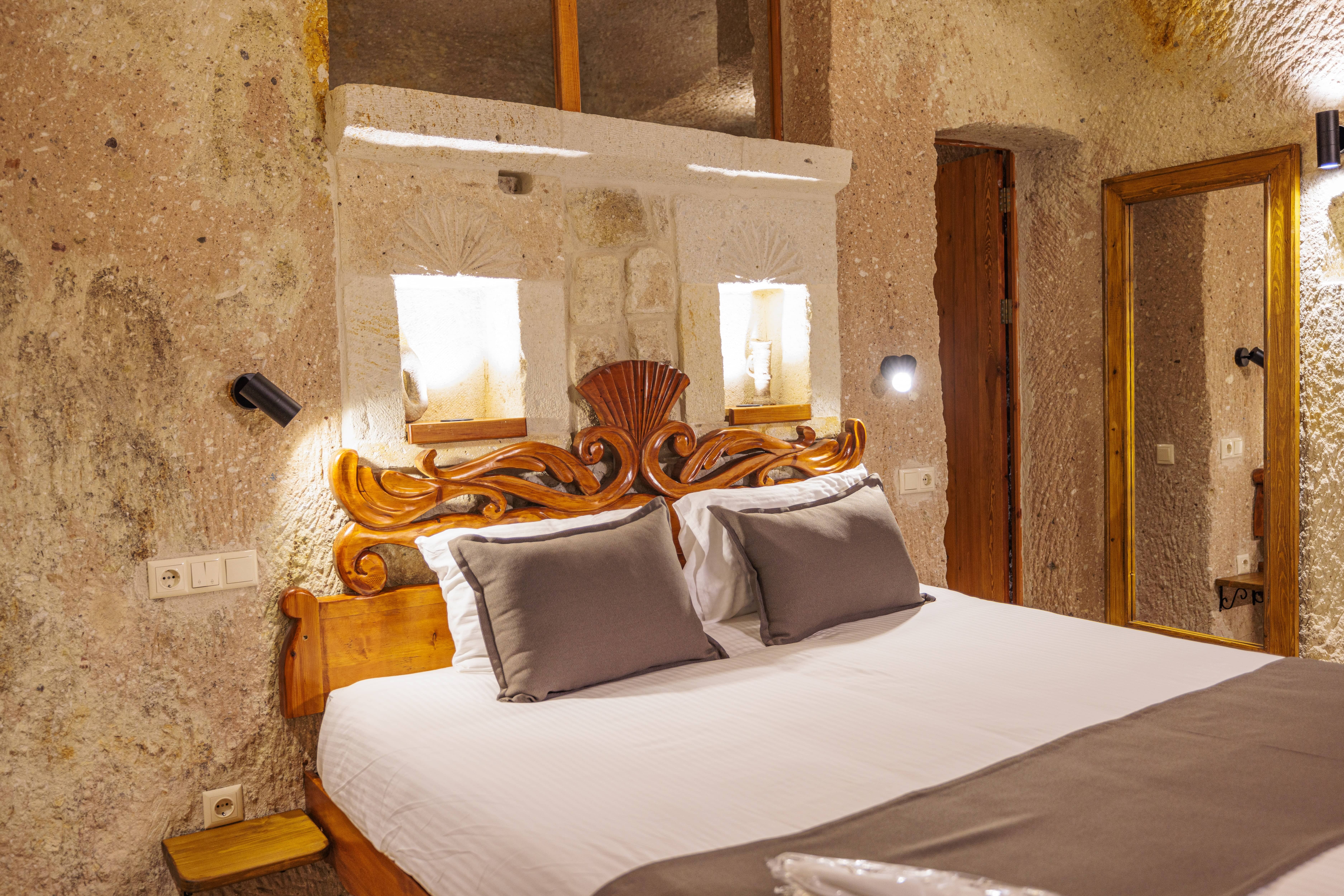 Canyon Cave Hotel