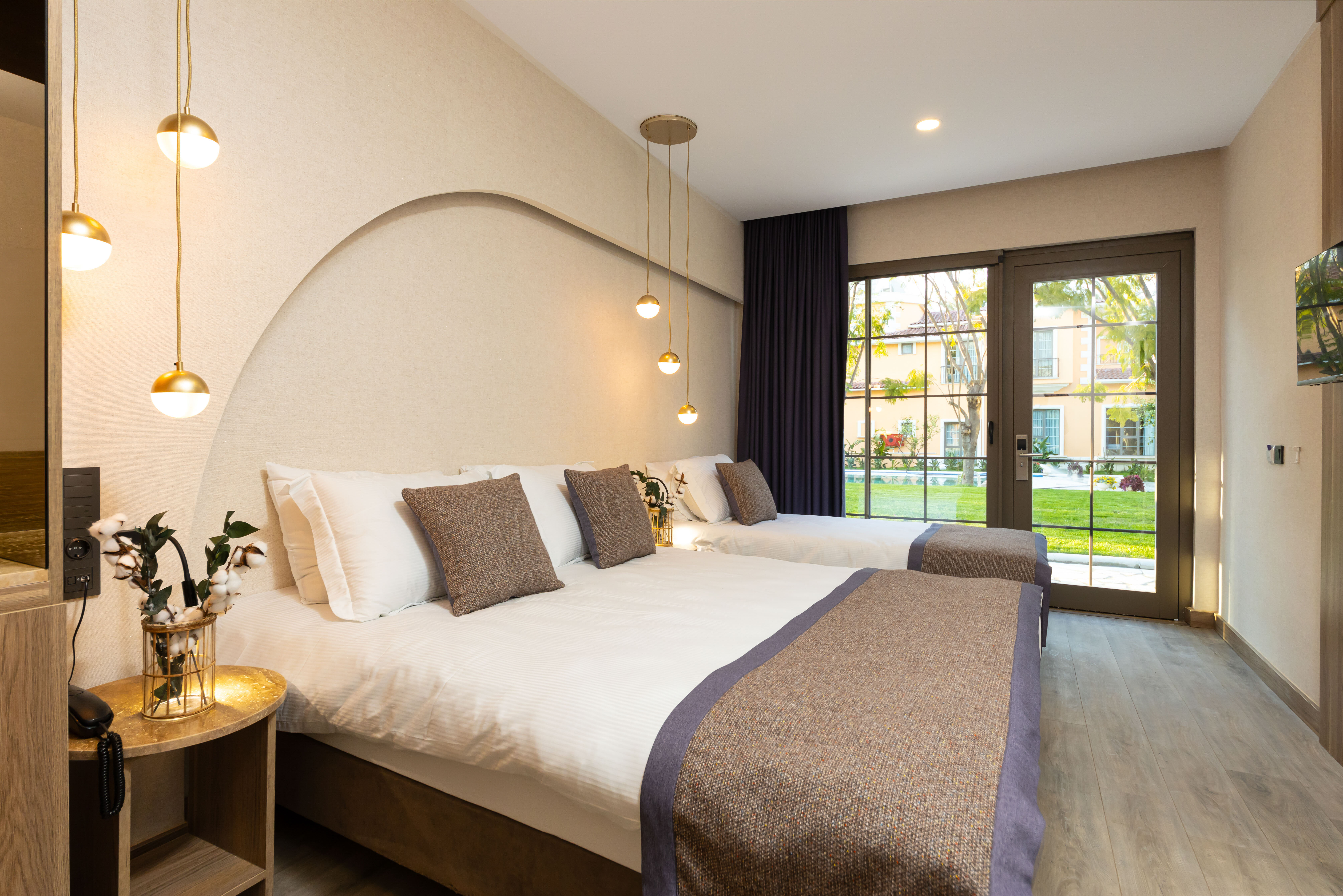 Deluxe Room, Pool View (3 Person)
