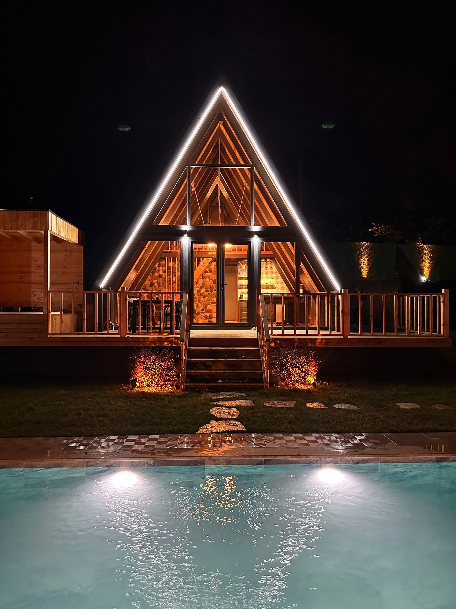 2+1 Bungalov ( Jakuzili,Isıtmalı Havuzlu,Şömineli)