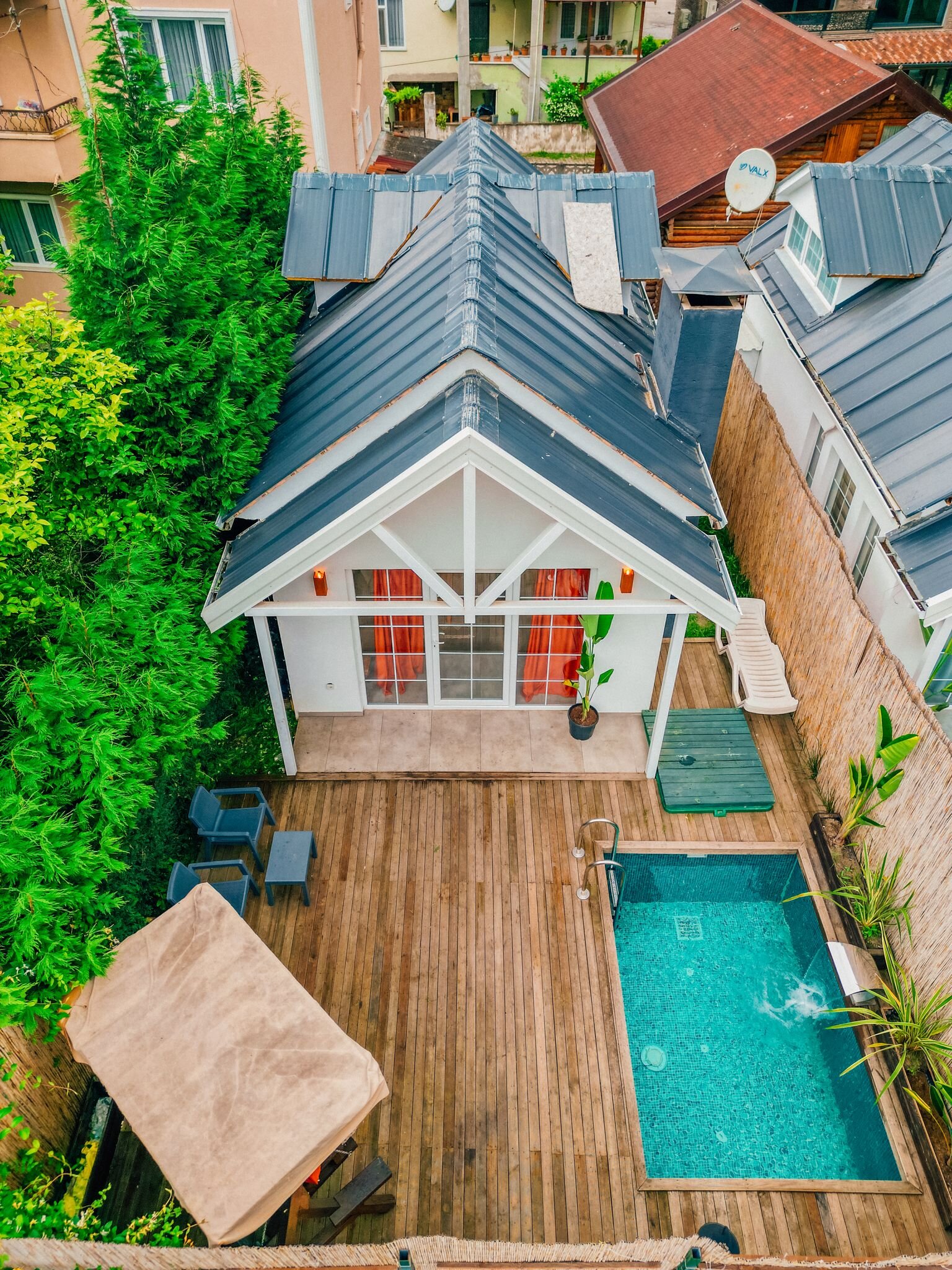 Bungalow, Pool View