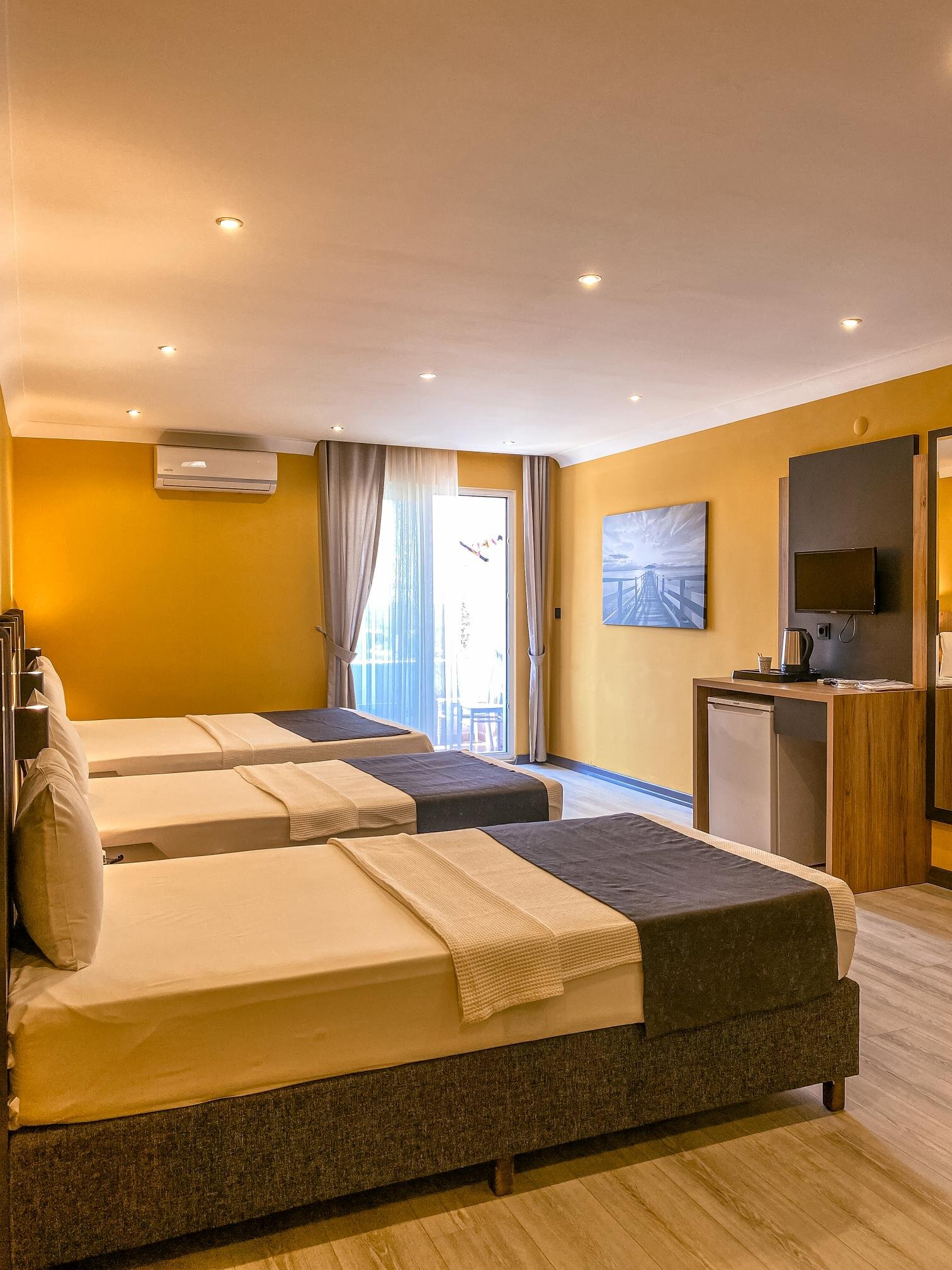 Roy Otel Akçay
