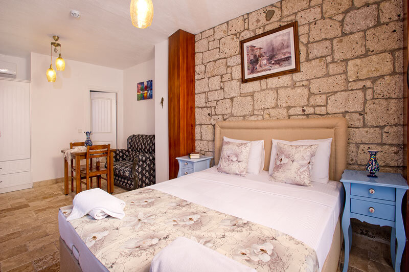 İnce Kara Apart Otel Alaçatı