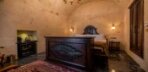 Deluxe Cave Suite with Bathtub Görseli