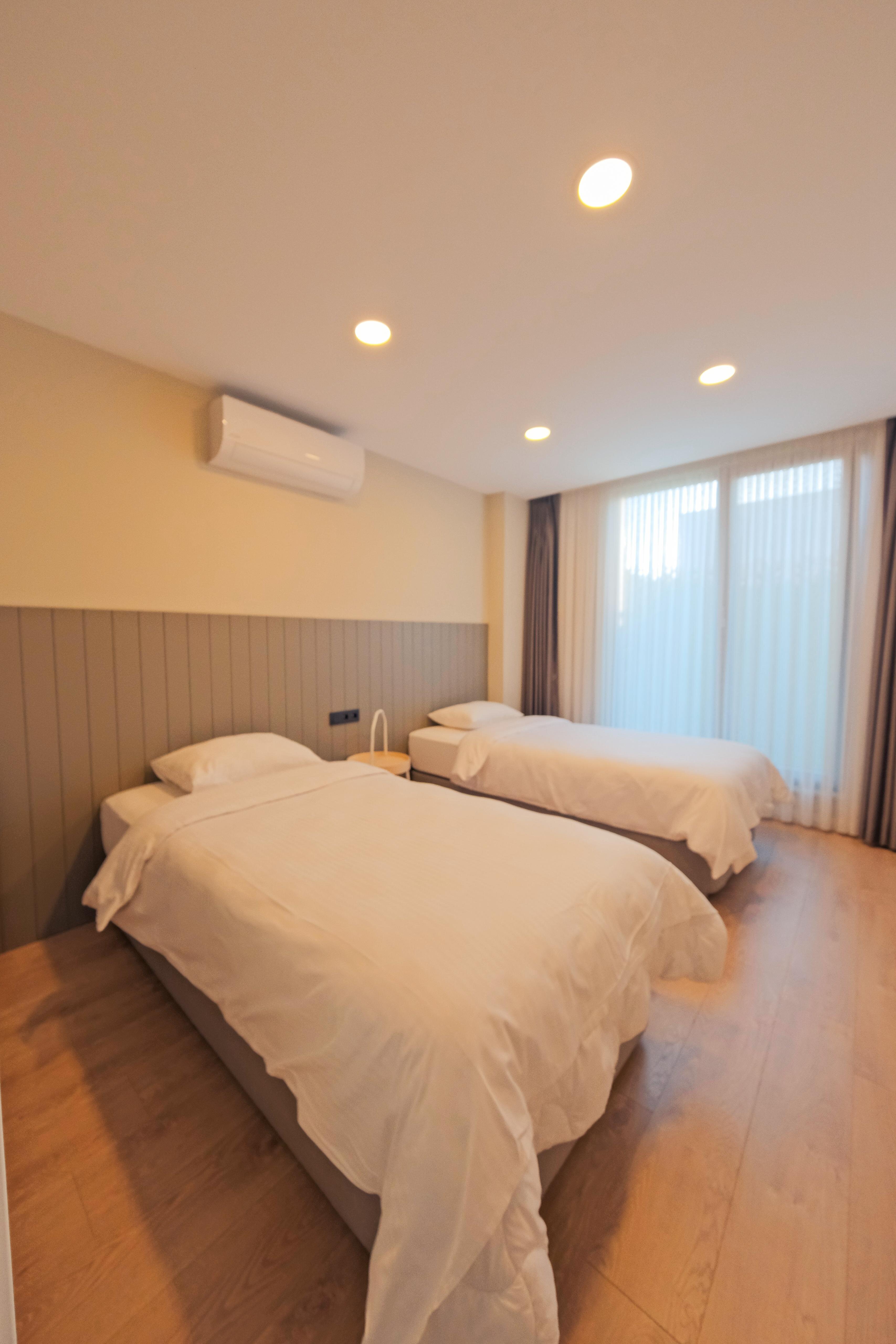 2+1 Özel Havuzlu, Şömineli ve Göl Manzaralı Villa