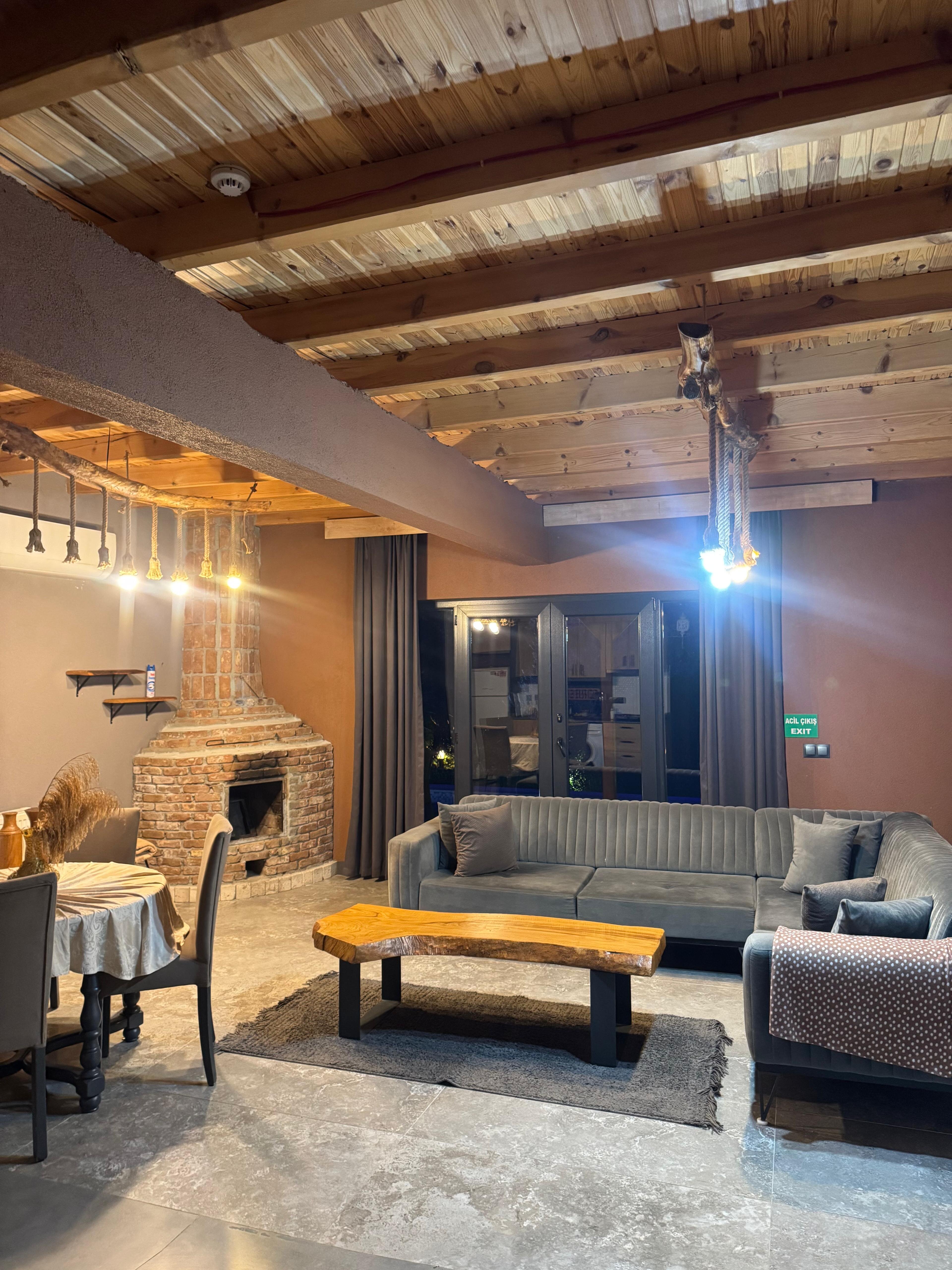 2+1 Bungalov ( Isıtmalı Havuz, Şömine )