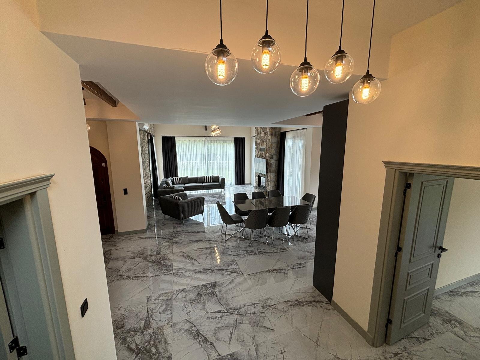 4+1 Isıtmalı Havuzlu, Şömineli Villa