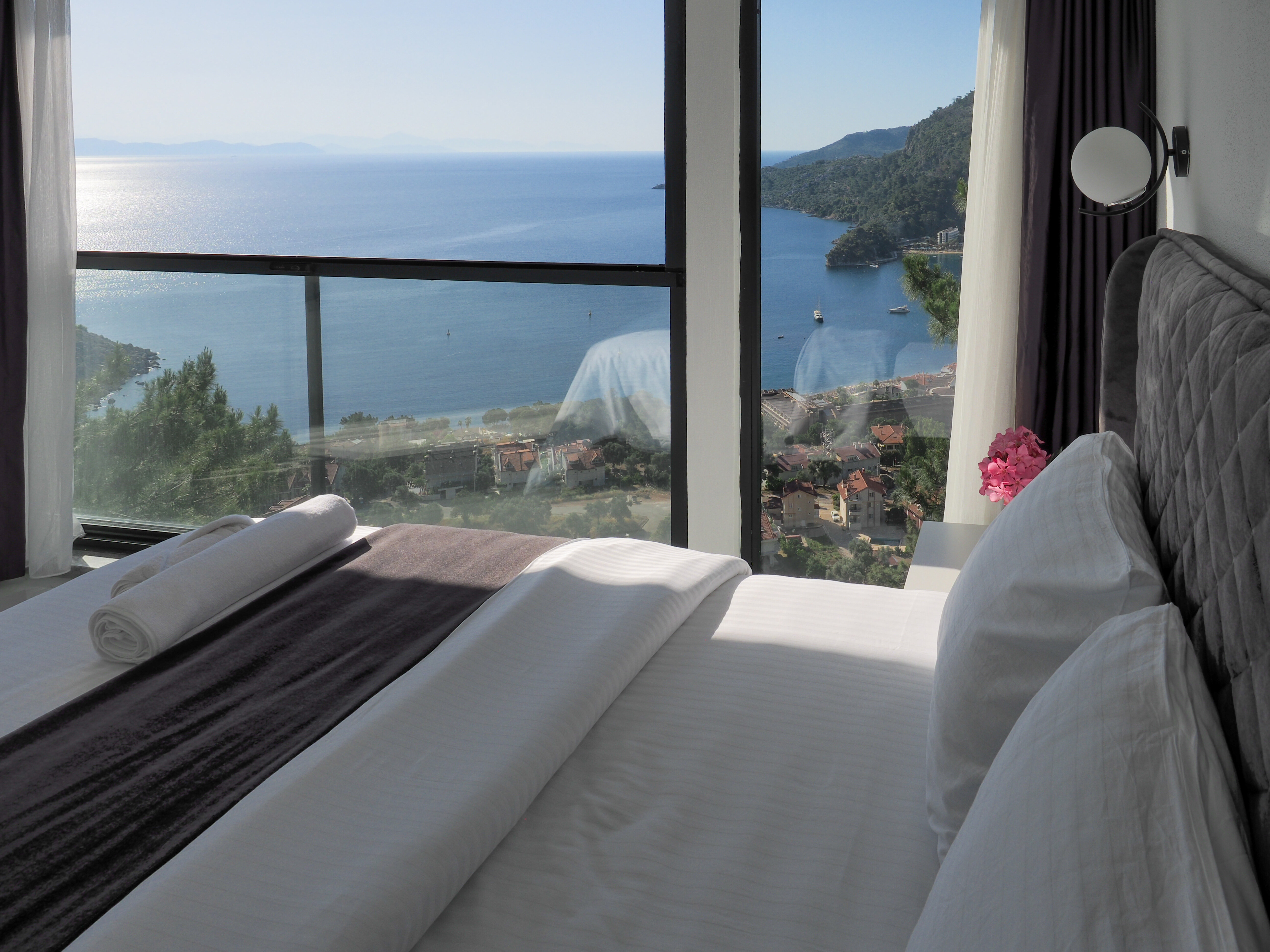 Panoramik Deniz Manzaralı Oda
